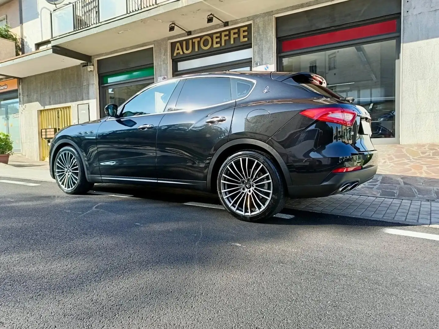Maserati Levante DIESEL 3.0 V6 250CV AUTO, TAGLIANDATA Nero - 2