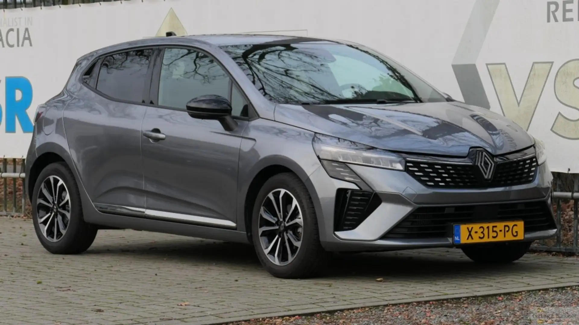 Renault Clio TCe 90 Techno Grijs - 1