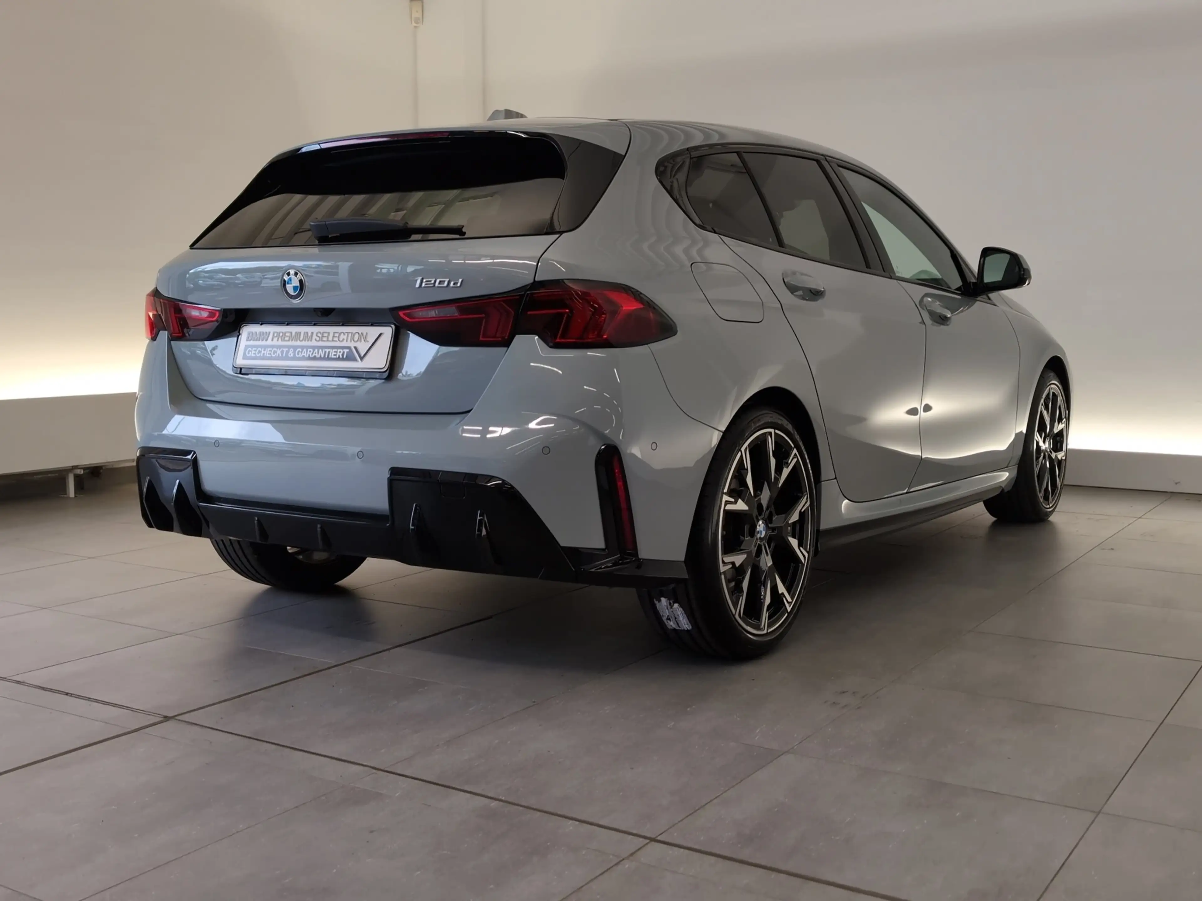 BMW 120 d Limousine M Sportpaket — photo 8