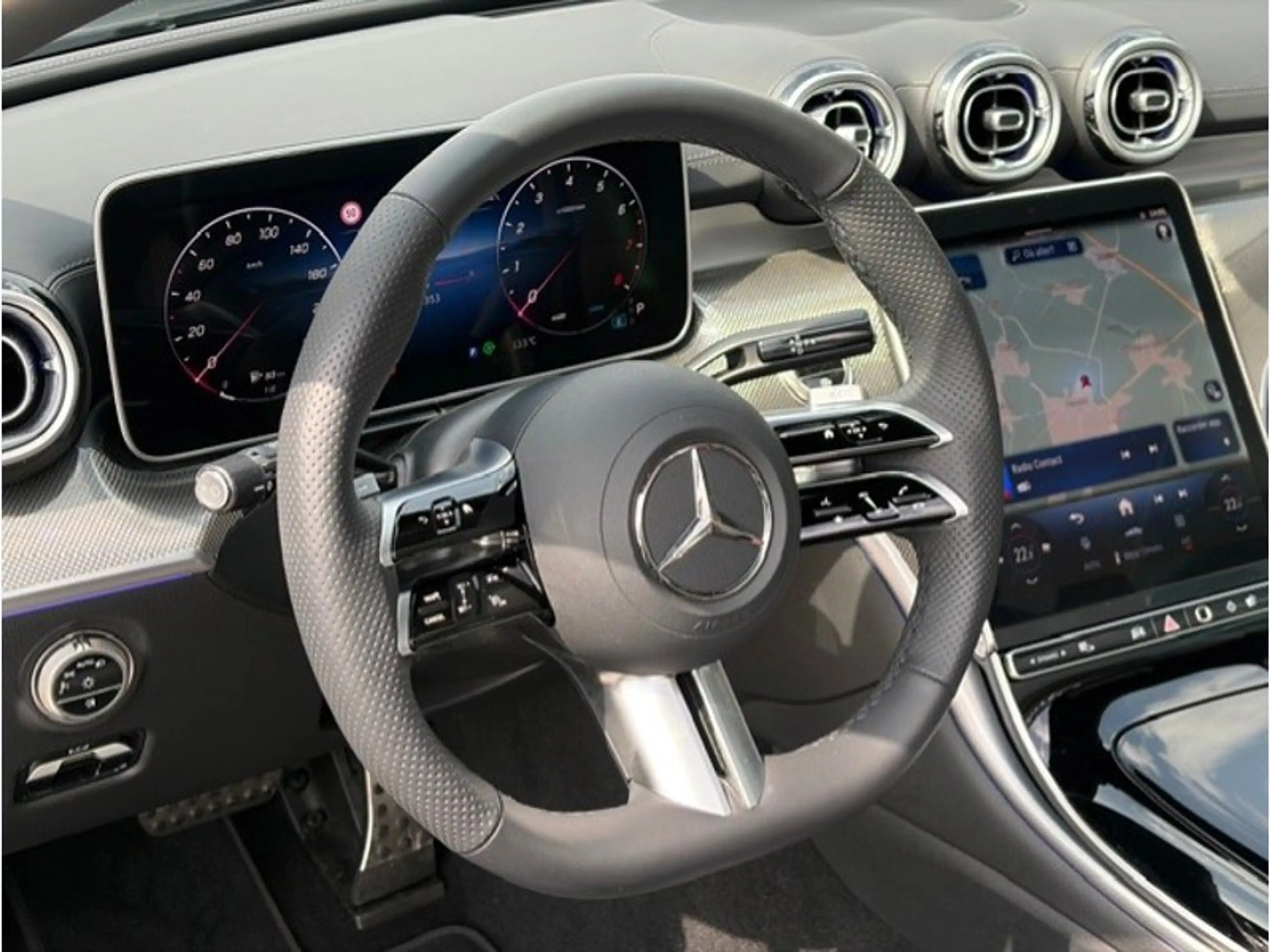 Mercedes-Benz CLE 200 Cabriolet AMG Line — photo 3
