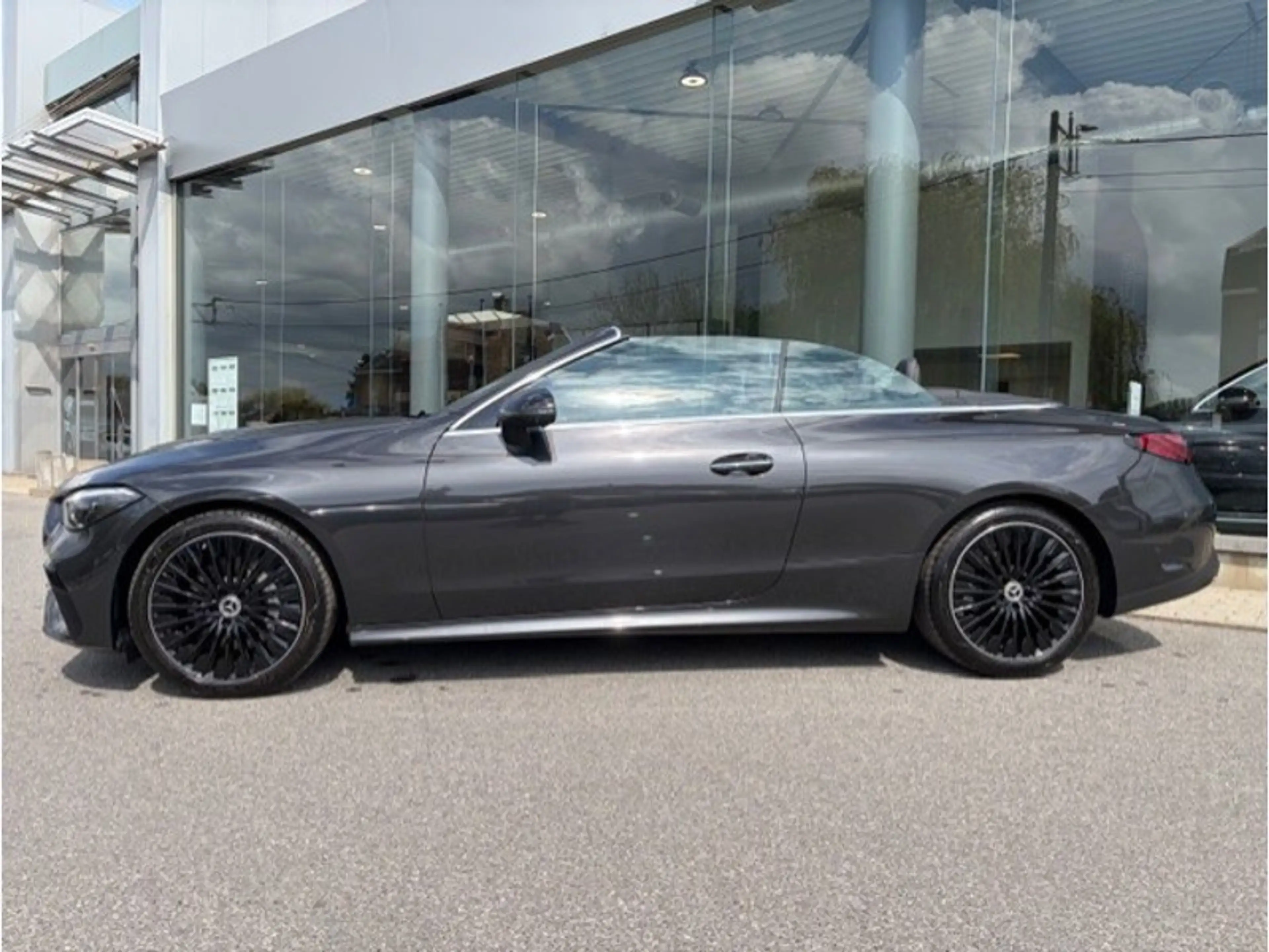 Mercedes-Benz CLE 200 Cabriolet AMG Line — photo 7