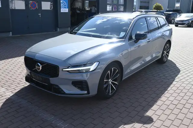 Volvo V60 view 2