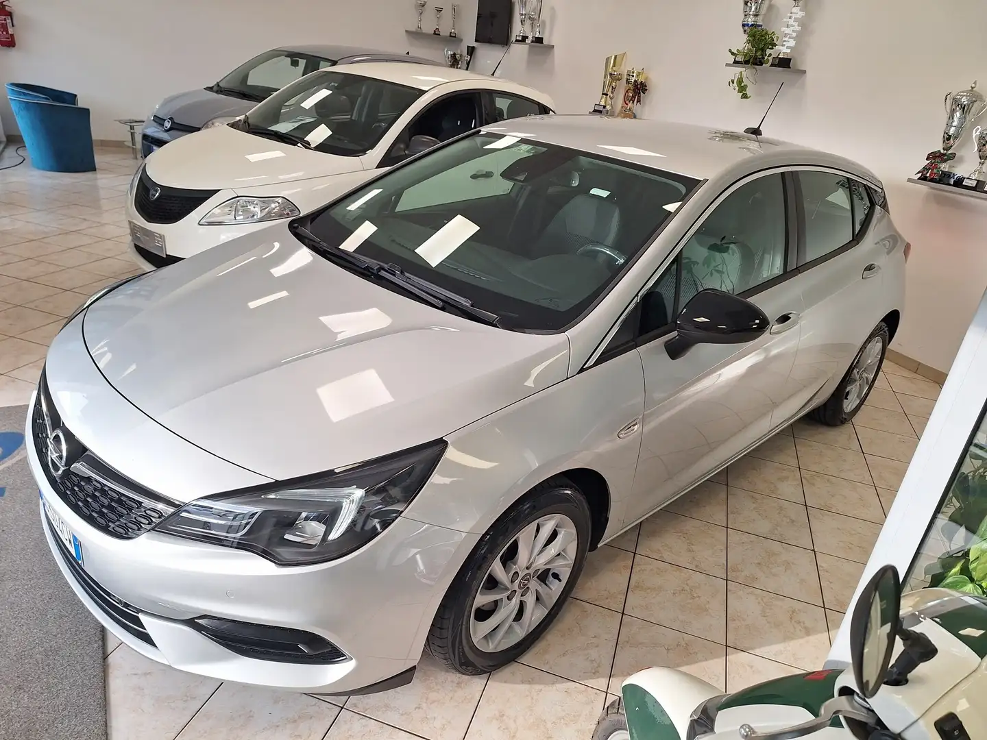 Opel Astra 5p 1.5 cdti Business Elegance s Argent - 1