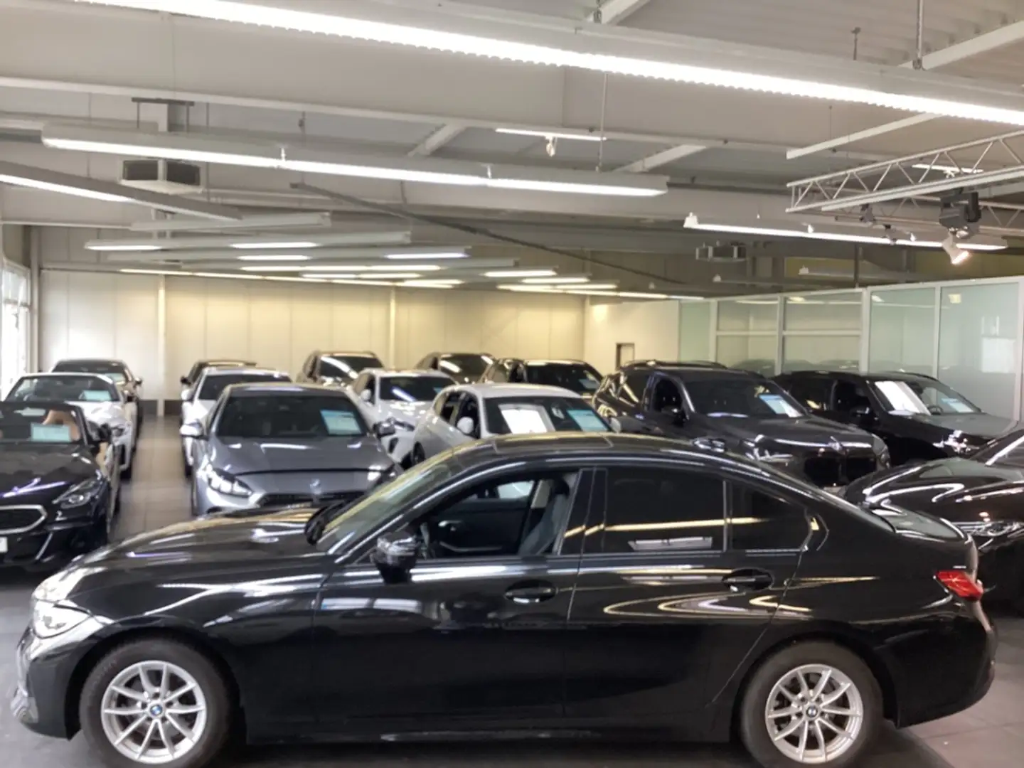 BMW 320 d A Limousine Navi LED ACC SHZ 3-Z-Klimaautom. DAB Schwarz - 2