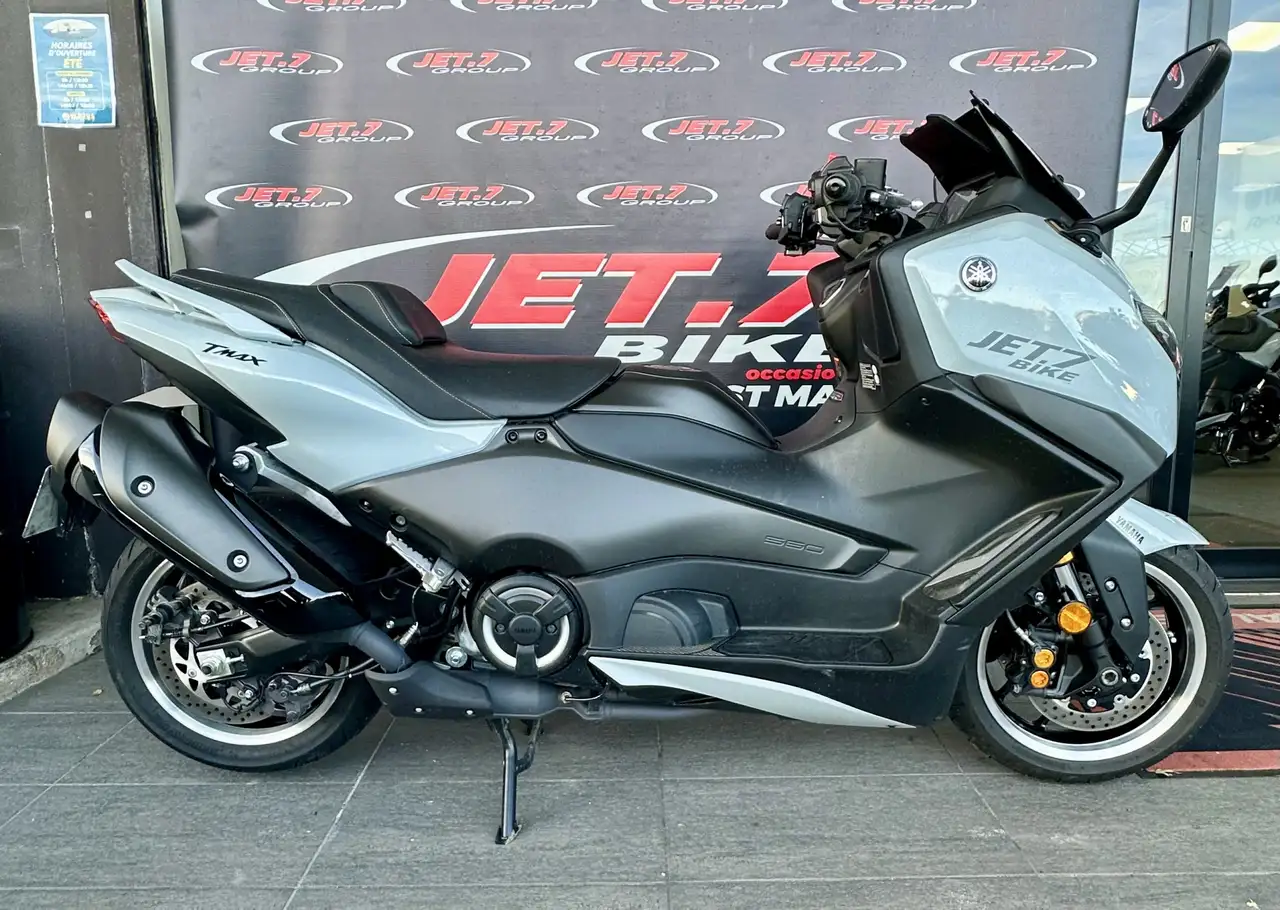 Yamaha Tmax 560