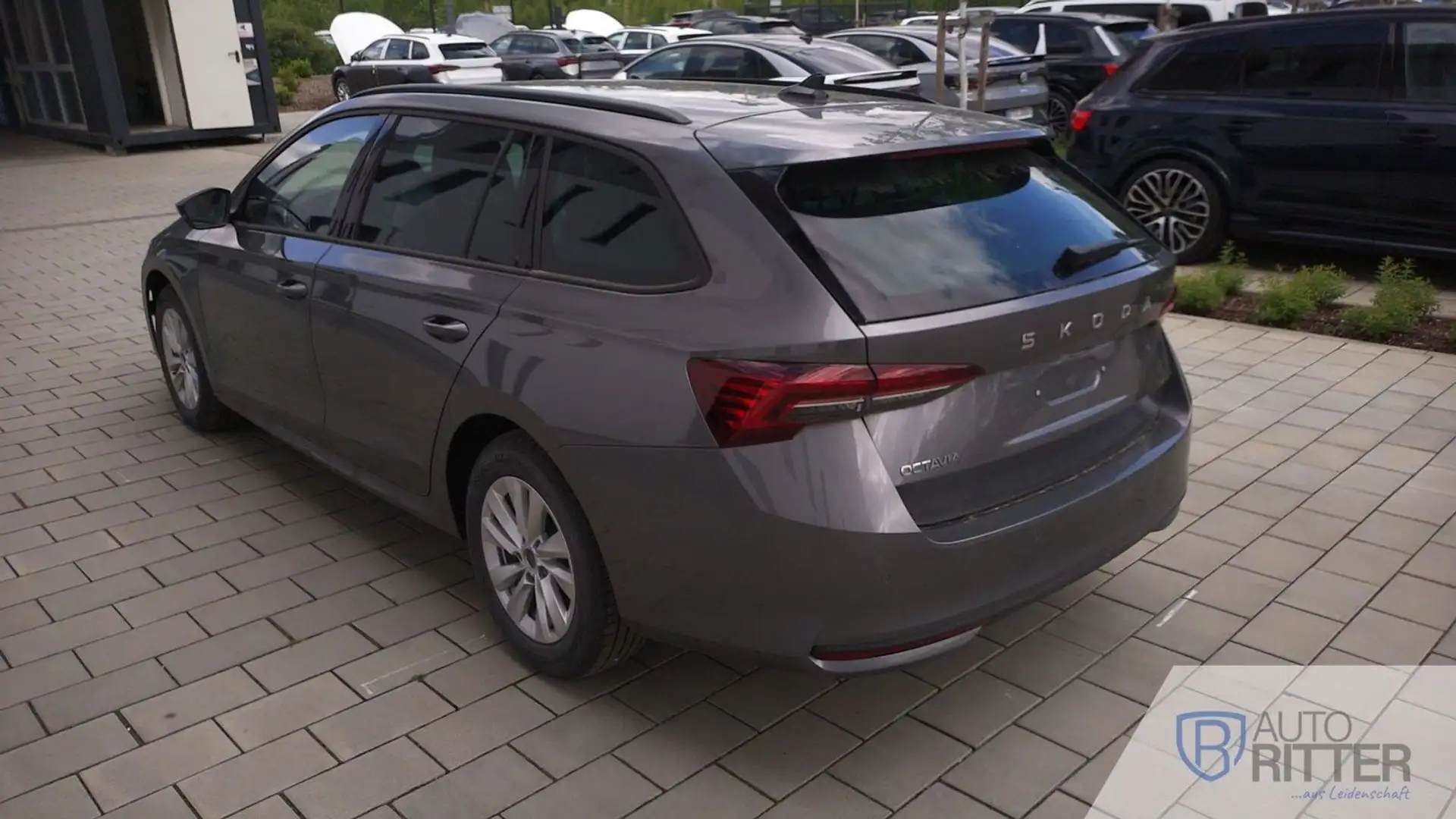 Skoda Octavia Combi Business ACC|RFK|LED|Carplay|Kl... Grau - 2