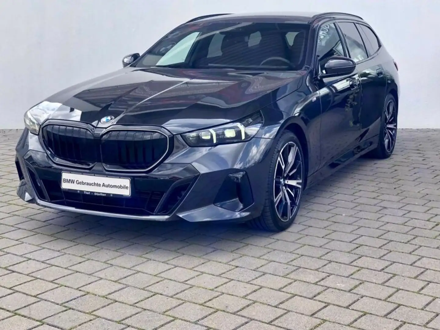 BMW 520 d xDr M Sport AHK/PANO/4xAC/S-Lüft/CAM360/hk Grau - 2