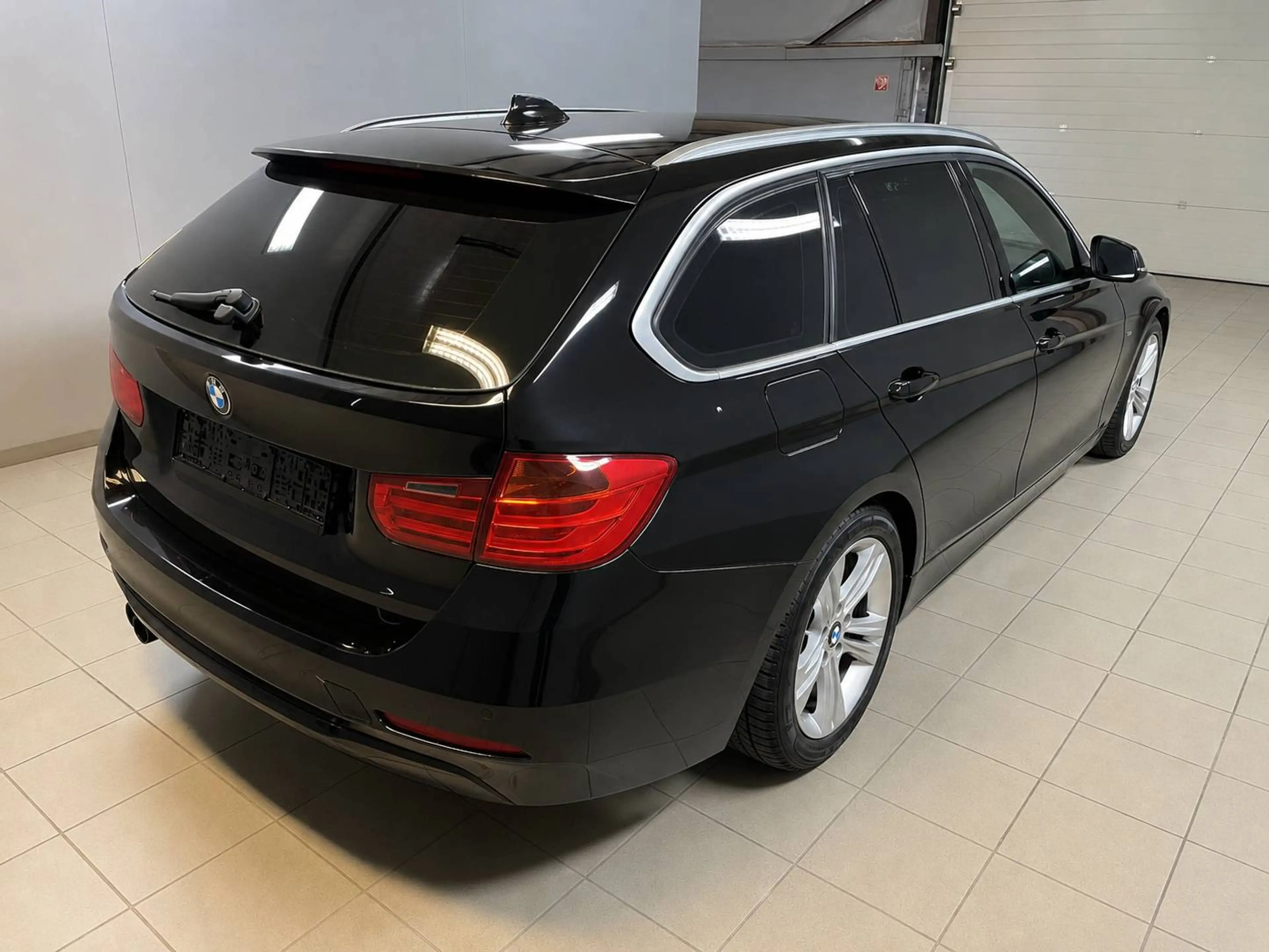 BMW 335 335 d xDrive — photo 3