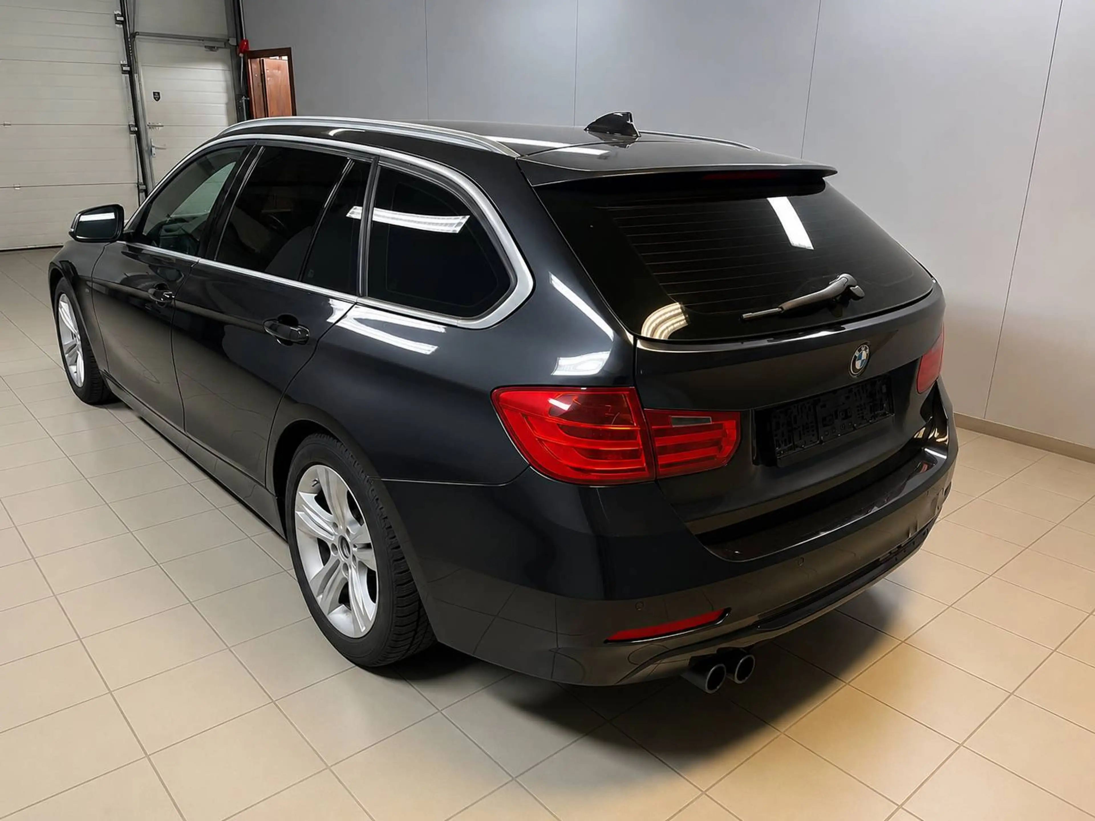 BMW 335 335 d xDrive — photo 4