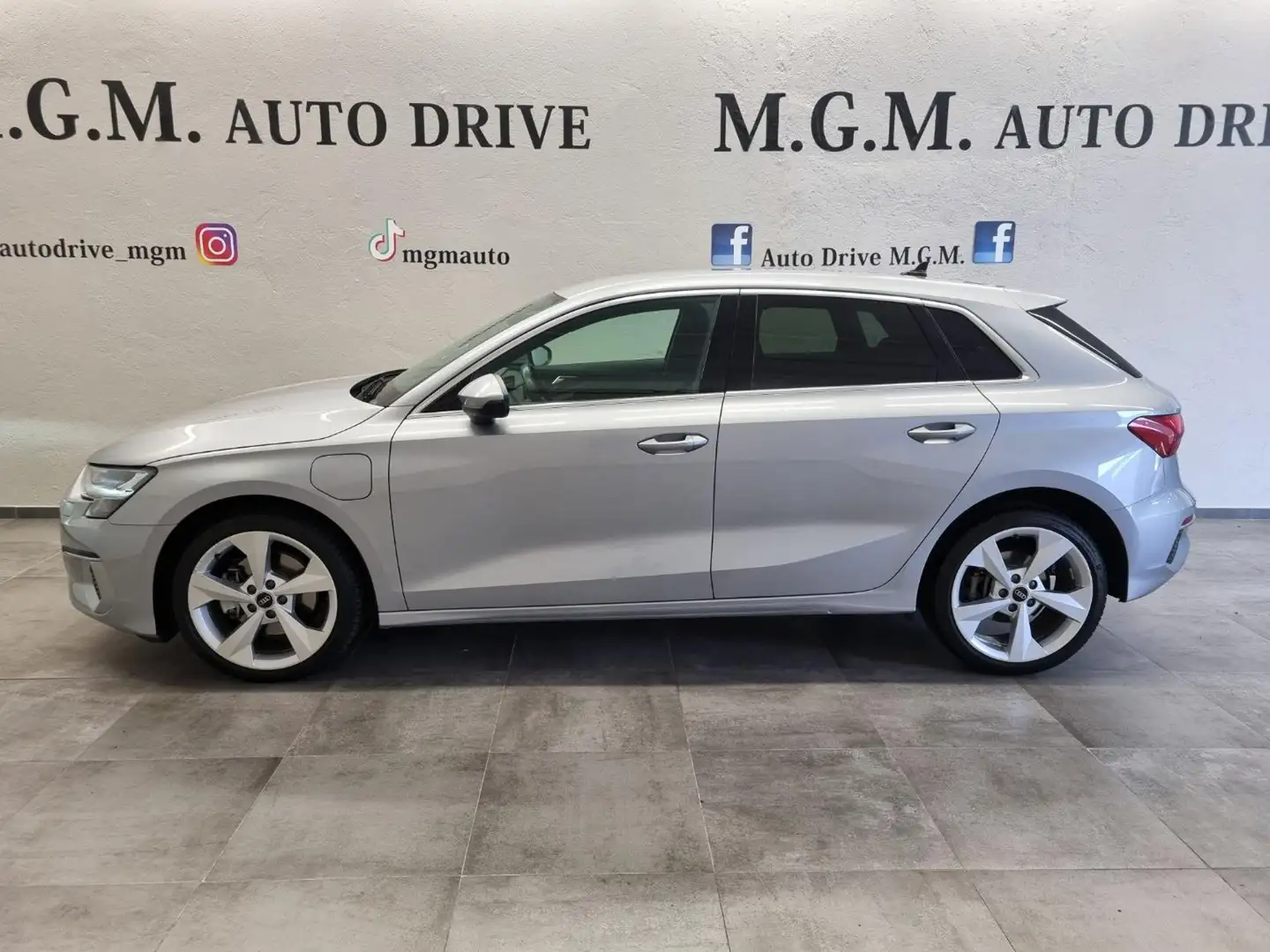 Audi A3 SPB 40 TFSI e S tronic Business 204 cv Argento - 2
