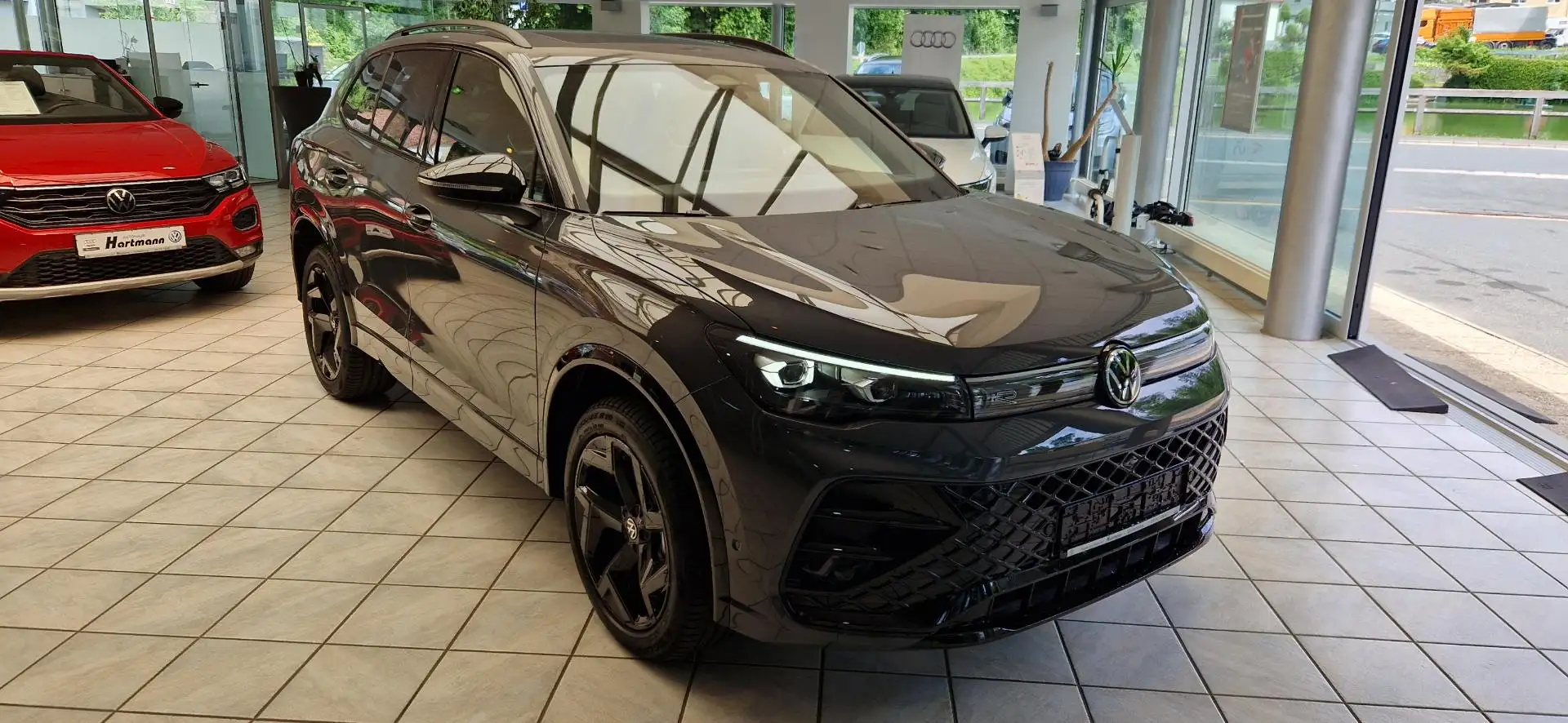 Volkswagen Tiguan R-Line 2,0TSI 4M DSG AHK HD-Matrix Black-St. Grau - 2
