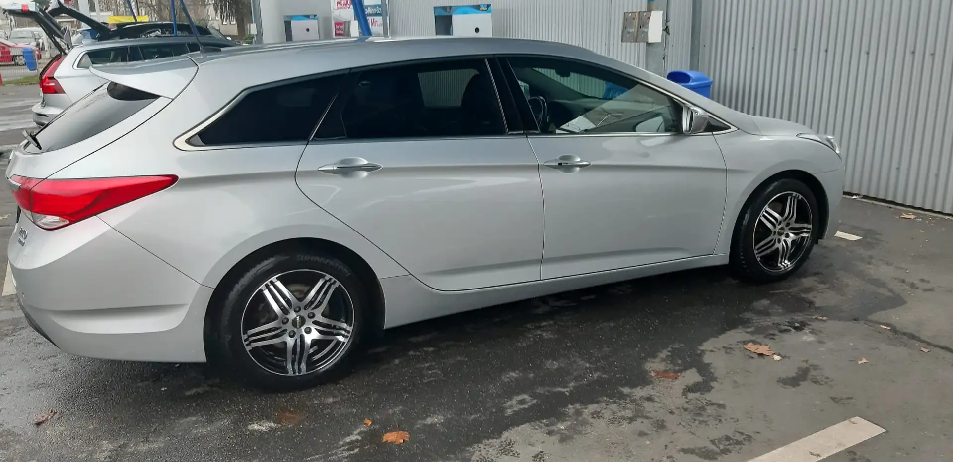Hyundai i40 i40cw 1.7 CRDi Automatik Premium Silber - 1