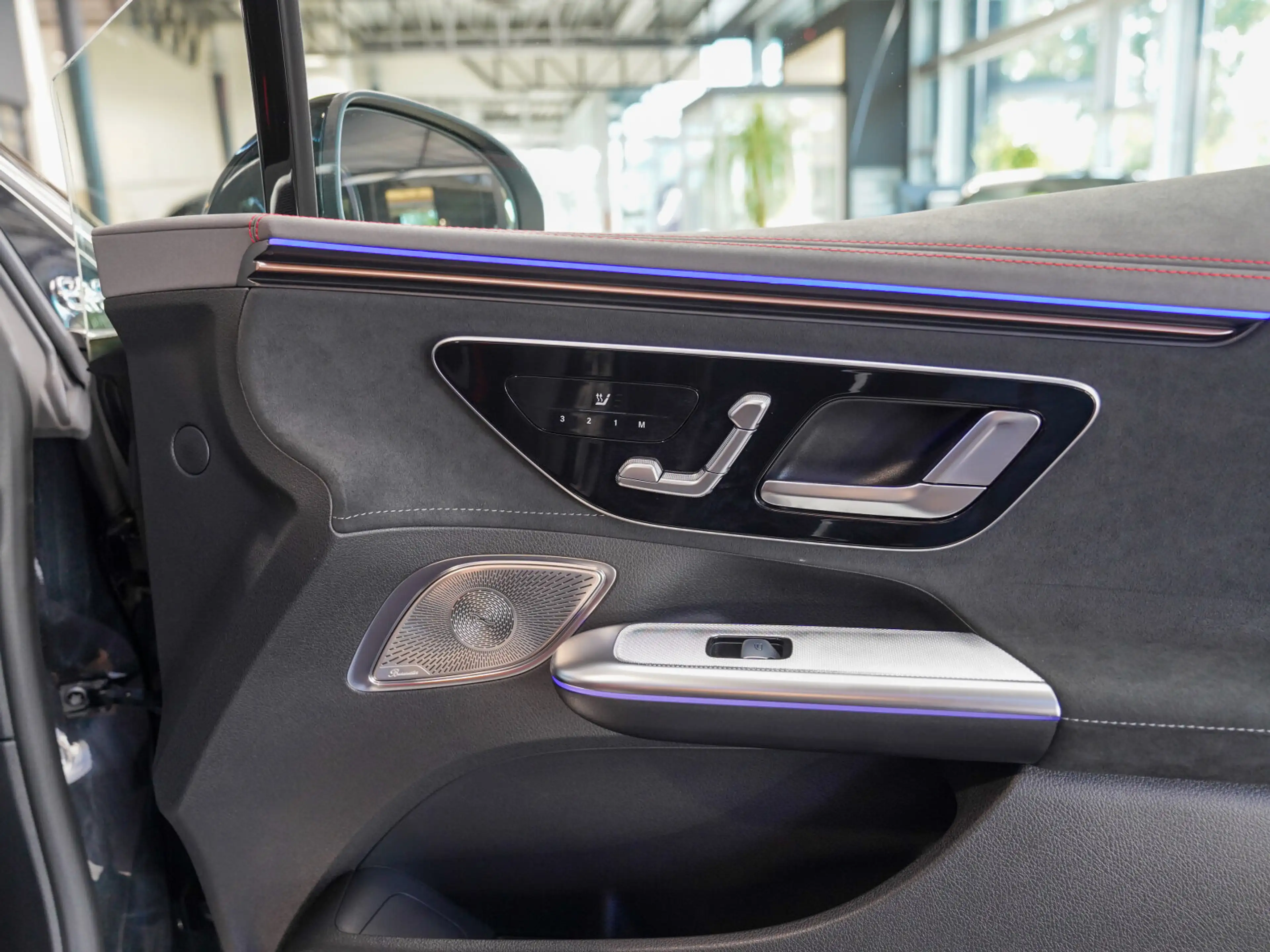Mercedes-Benz EQE 500 4M AMG Line AIRMATIC Pano Burmester 360° — photo 13