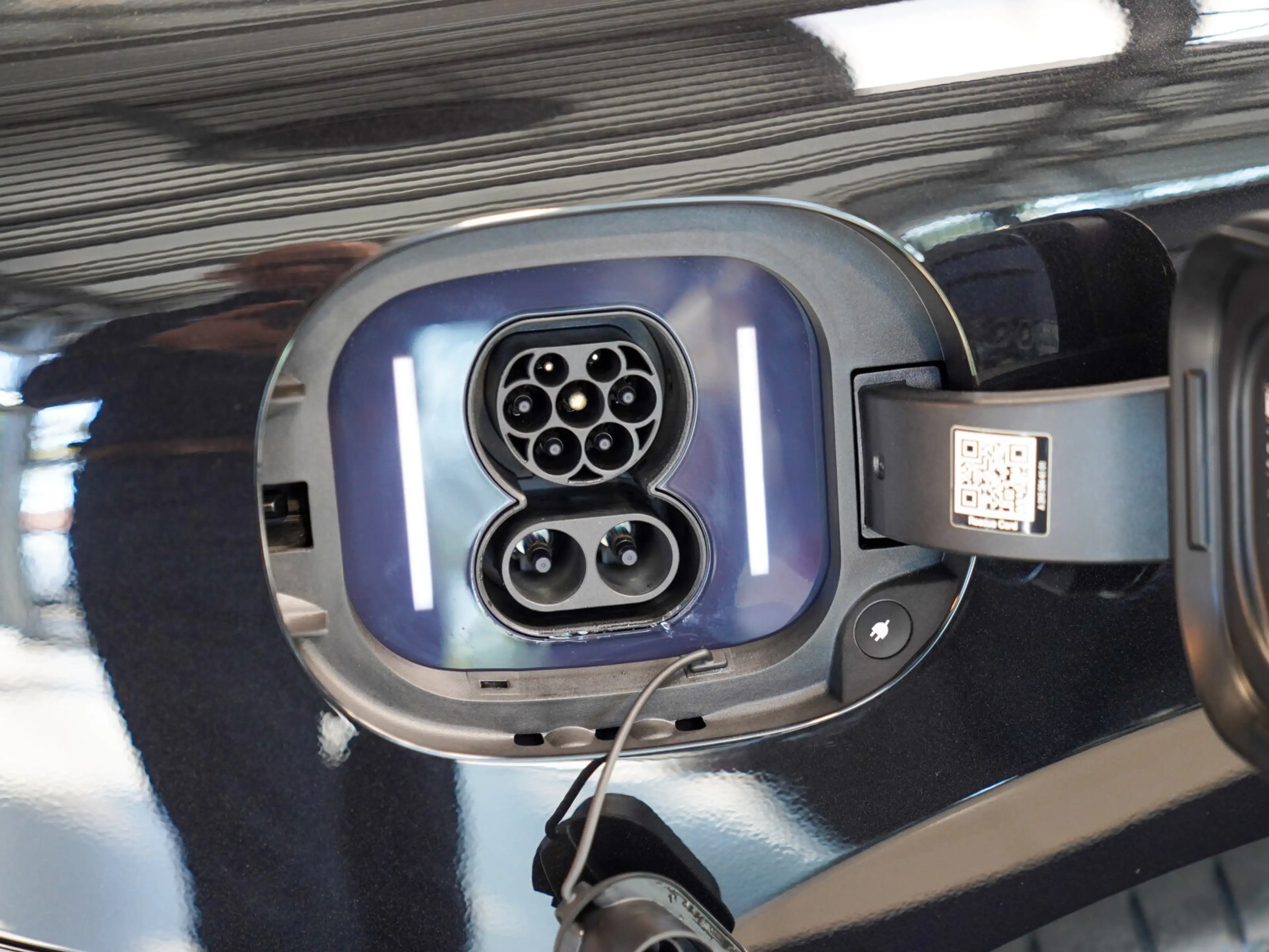 Mercedes-Benz EQE 500 4M AMG Line AIRMATIC Pano Burmester 360° — photo 3