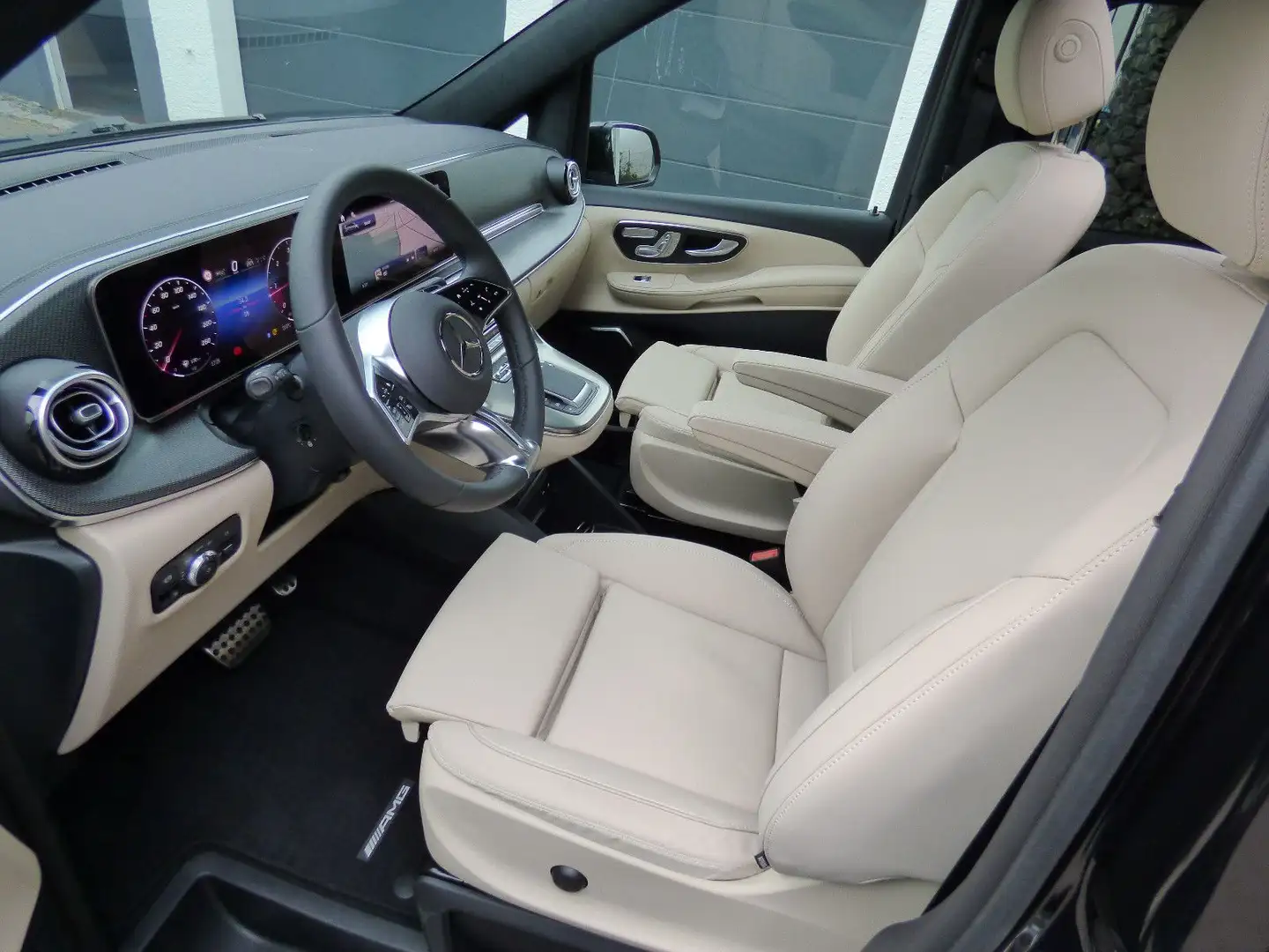 Mercedes-Benz V 300 d 4-M*Lang*AMG P*VIP LuxusSitze*Nappa*Pano* Zwart - 2