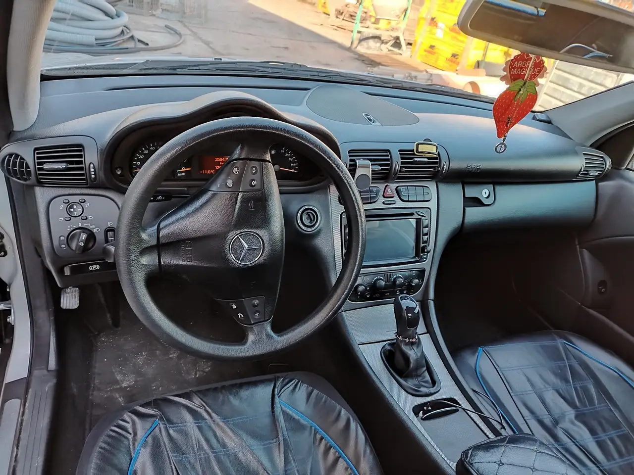 Mercedes-Benz 220, foto 1