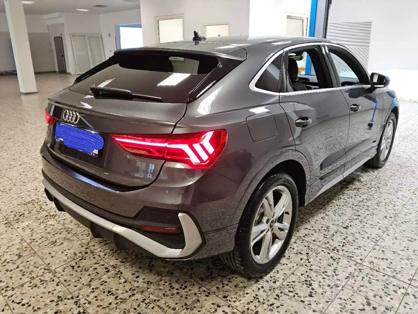 Audi Q3 Sportback 35 TDI S-tronic S line Klima Navi Grau - 2