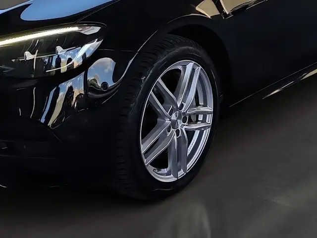 Mercedes-Benz E-Class view 10