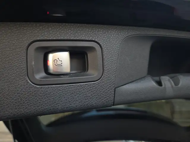 Mercedes-Benz E-Class view 14