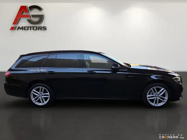 Mercedes-Benz E-Class view 4