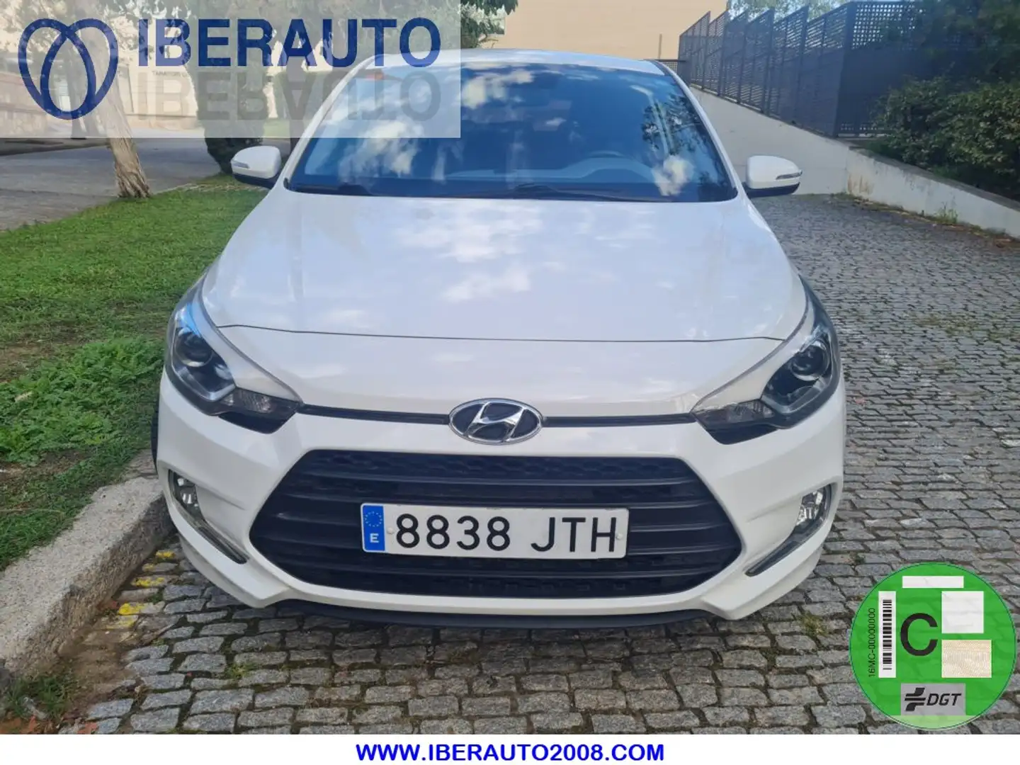 Hyundai i20 Coupé 1.2 Klass Weiß - 2