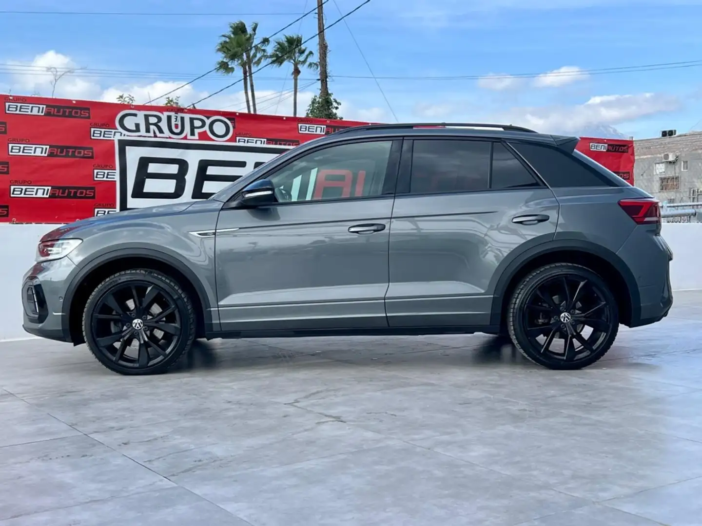 Volkswagen T-Roc 2.0TDI R-Line DSG7 110KW Gris - 2