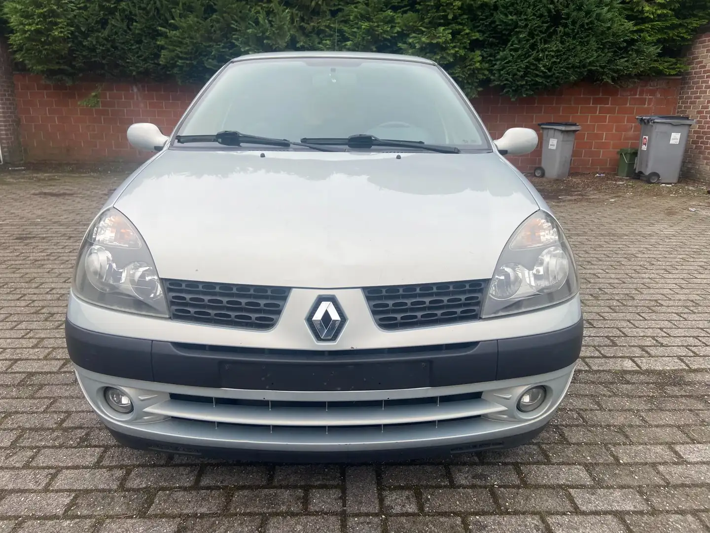 Renault Clio Clio 1.4 16V Dynamique Gris - 1