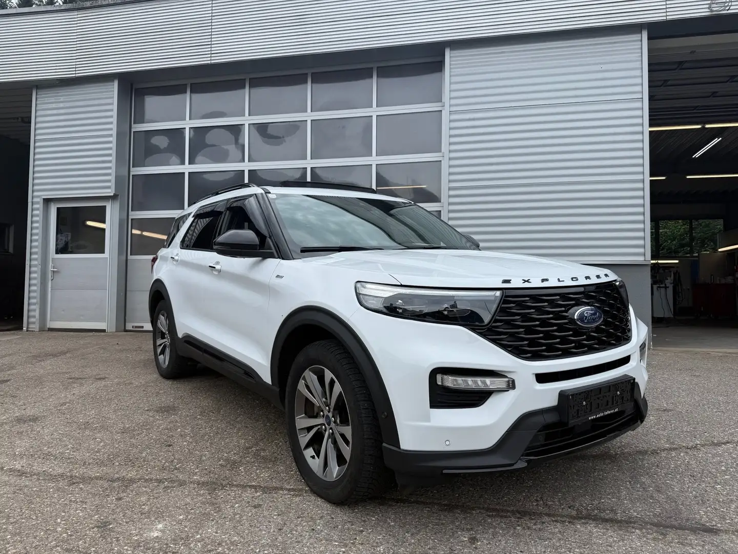 Ford Explorer Explorer 3,0 V6 PHEV AWD ST-Line Aut. 457PS Weiß - 2
