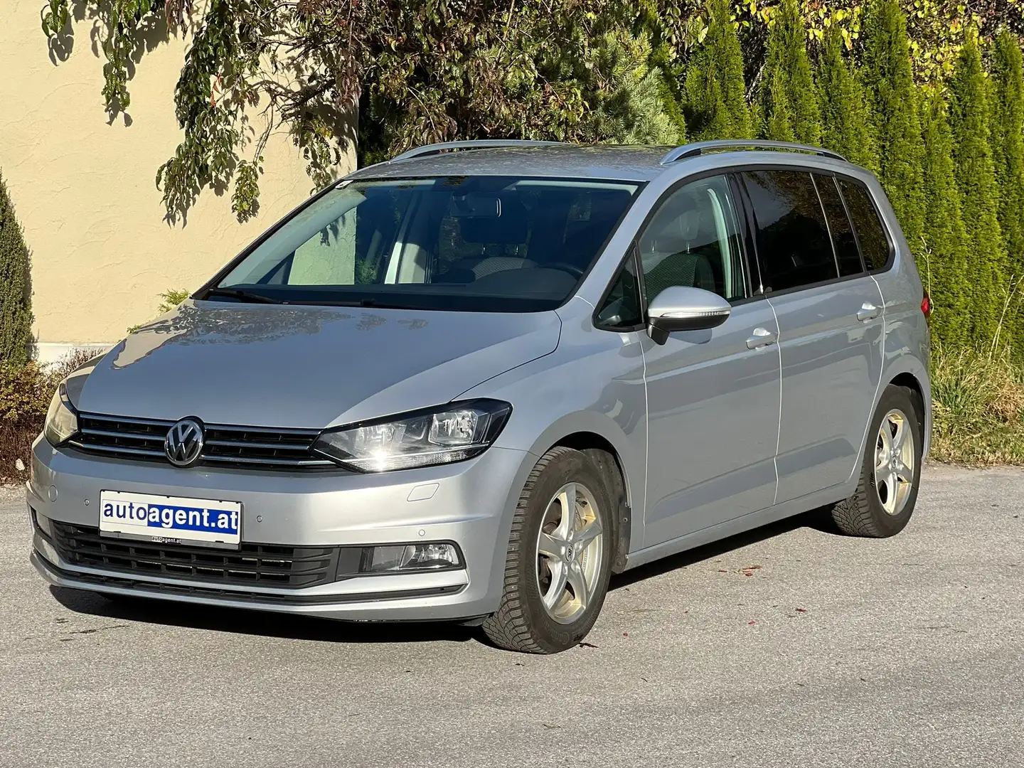 Volkswagen Touran Comfortline 2.0 TDI 7 Sitzer SHZ AHK ACC Silber - 1
