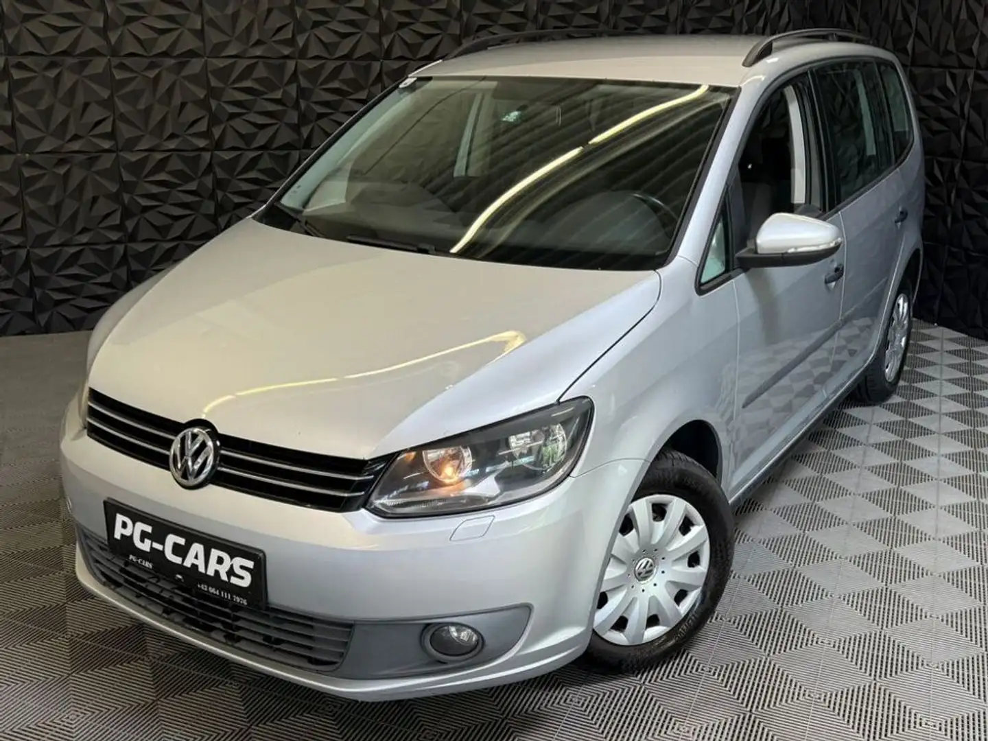 Volkswagen Touran 1.6 TDI Trendline Silver - 1