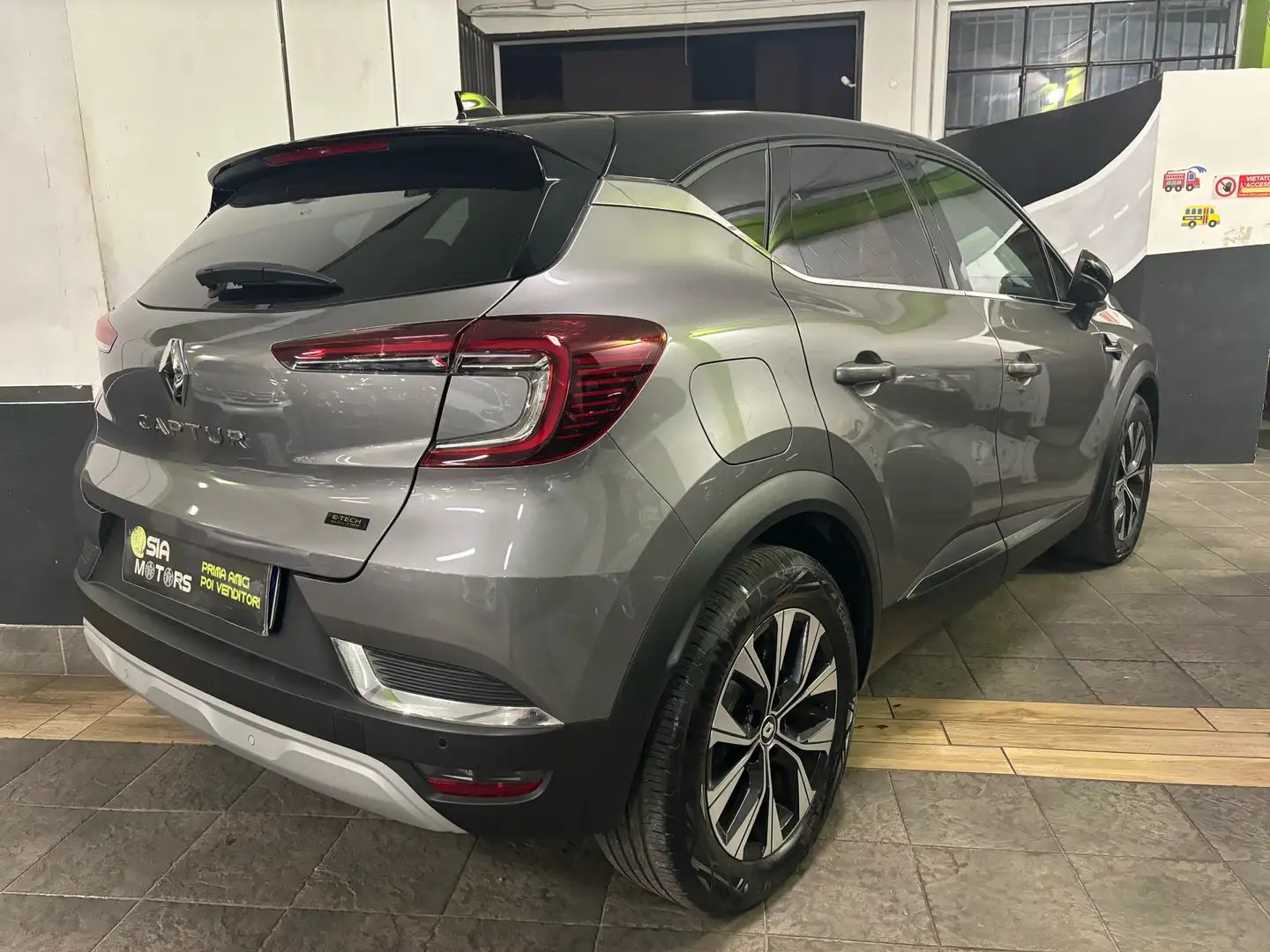 Renault Captur 1.6 E-Tech Plug-In  Techno  auto  Unico P. Gris - 2