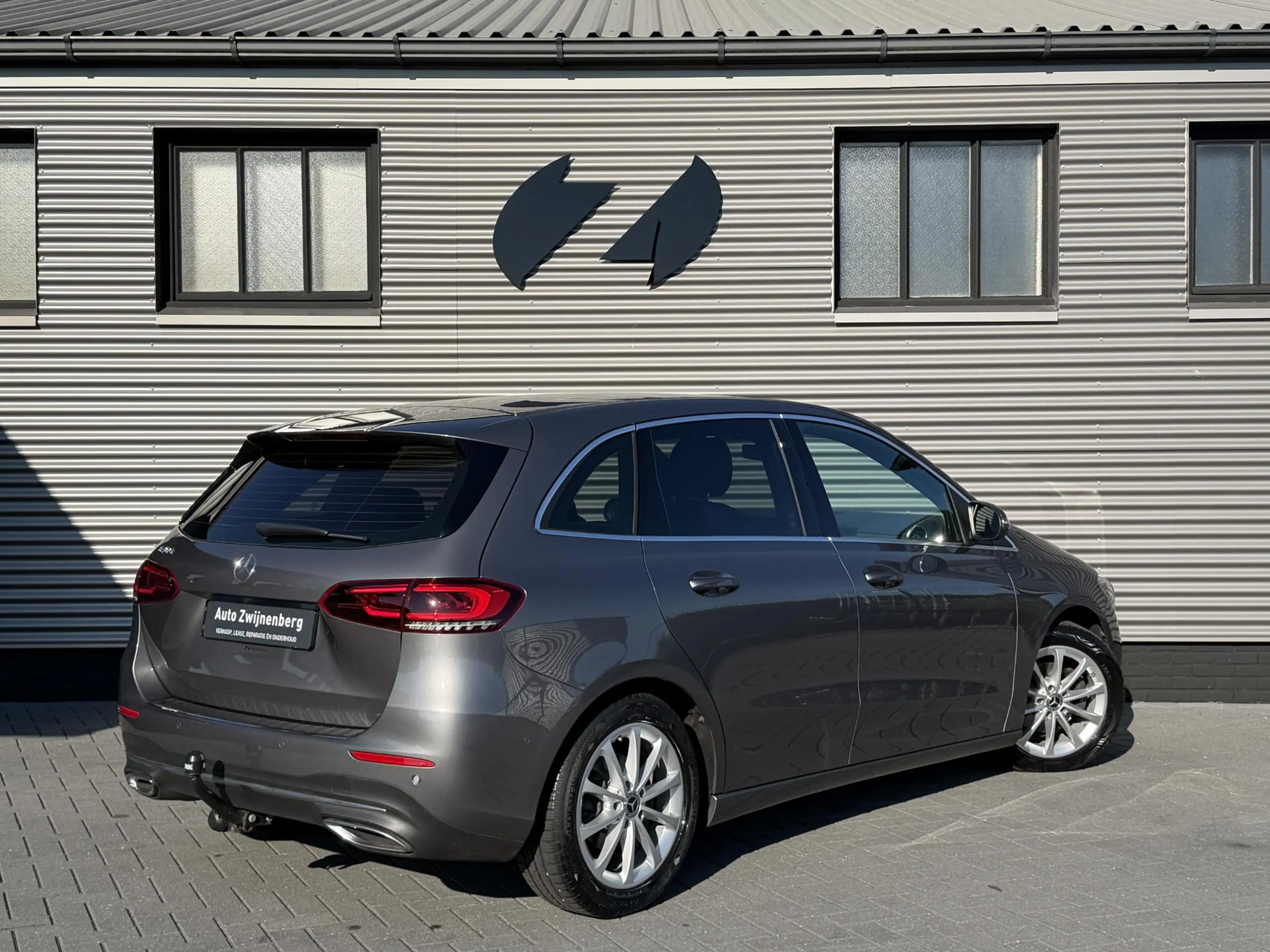 Mercedes-Benz B 180 Advantage — photo 21