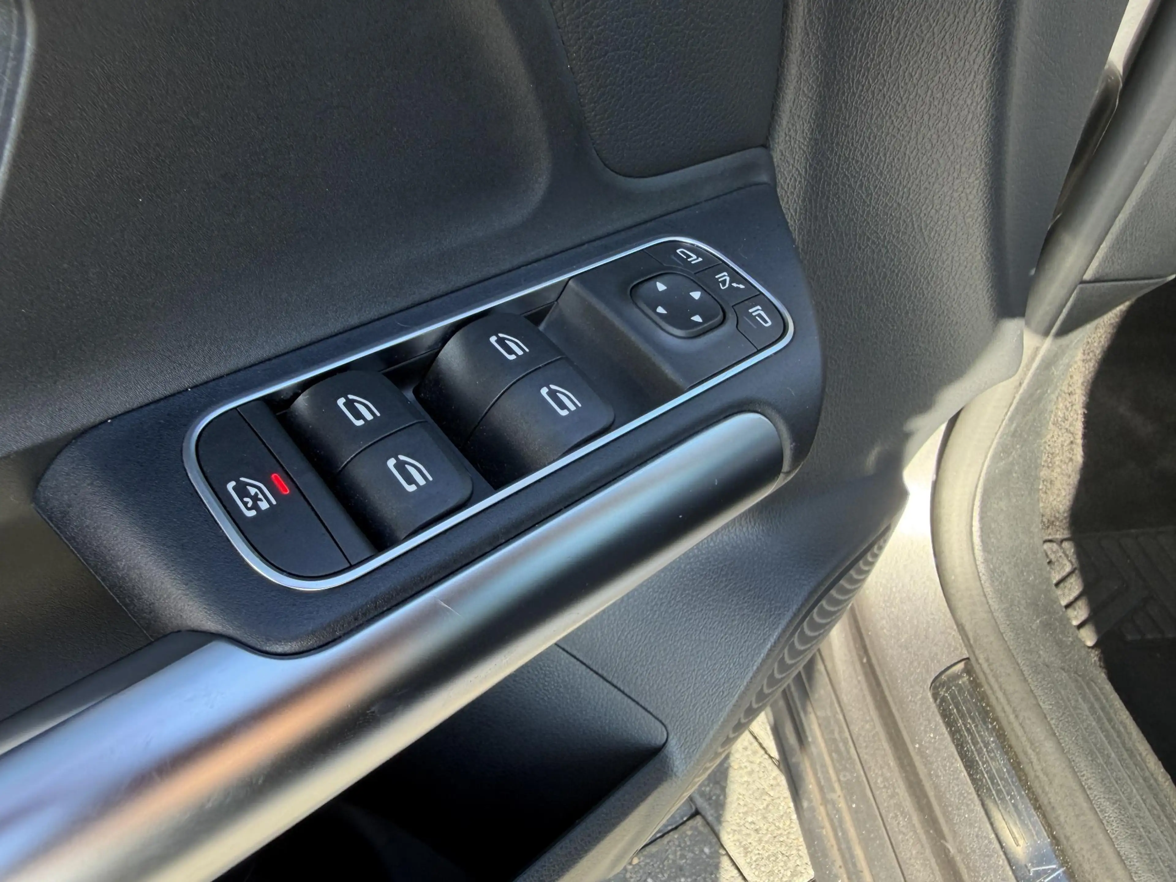 Mercedes-Benz B 180 Advantage — photo 11