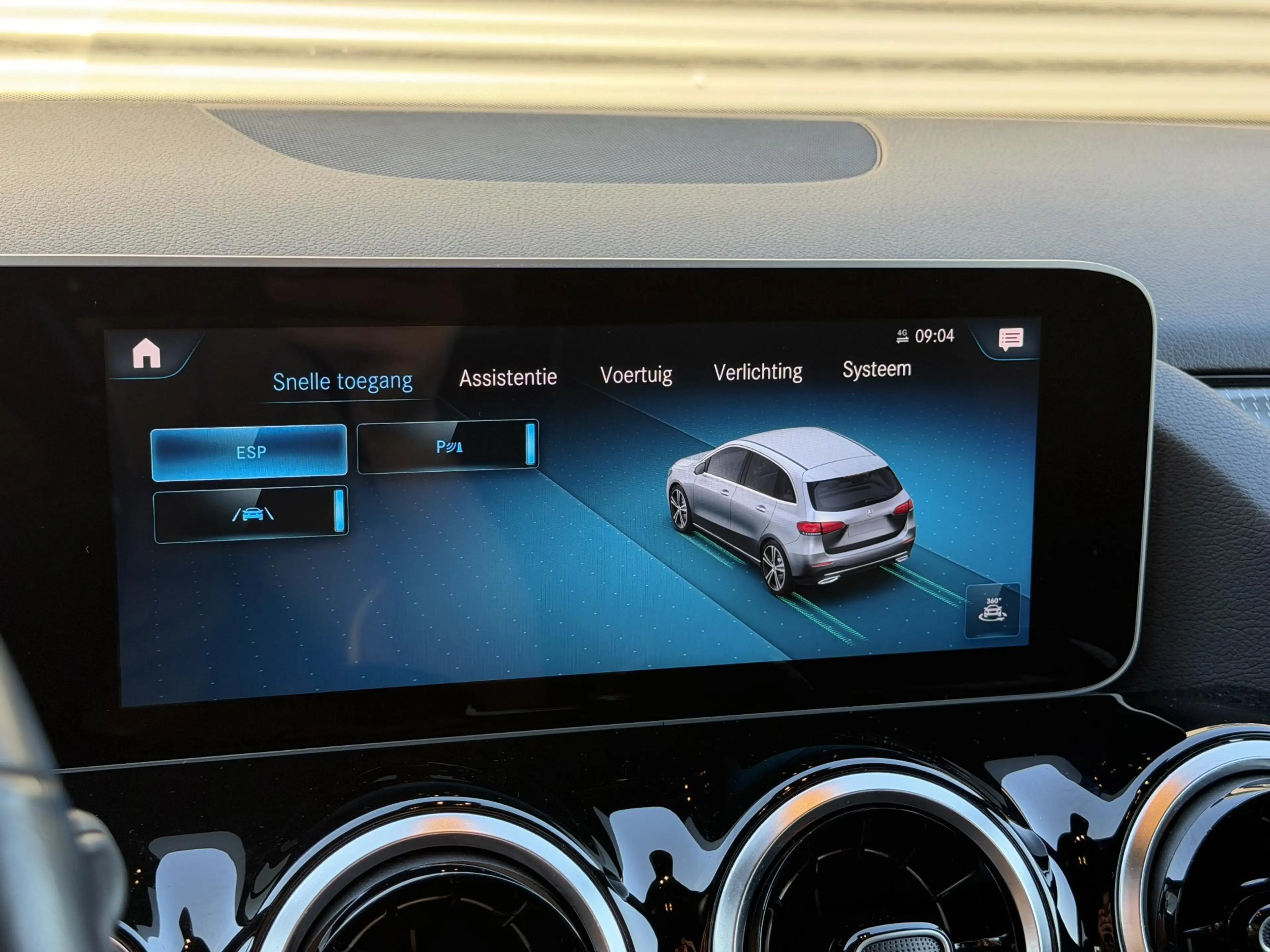 Mercedes-Benz B 180 Advantage — photo 19