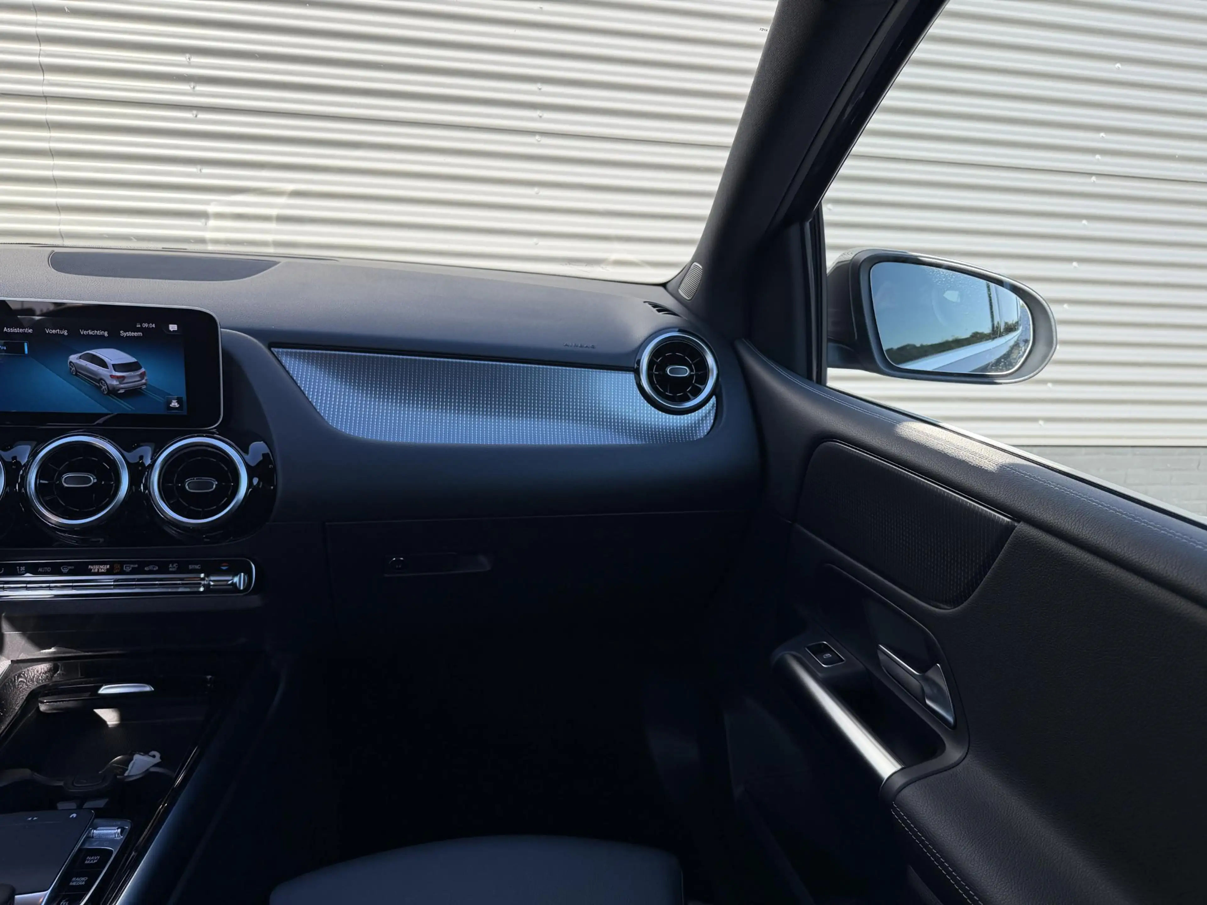 Mercedes-Benz B 180 Advantage — photo 23