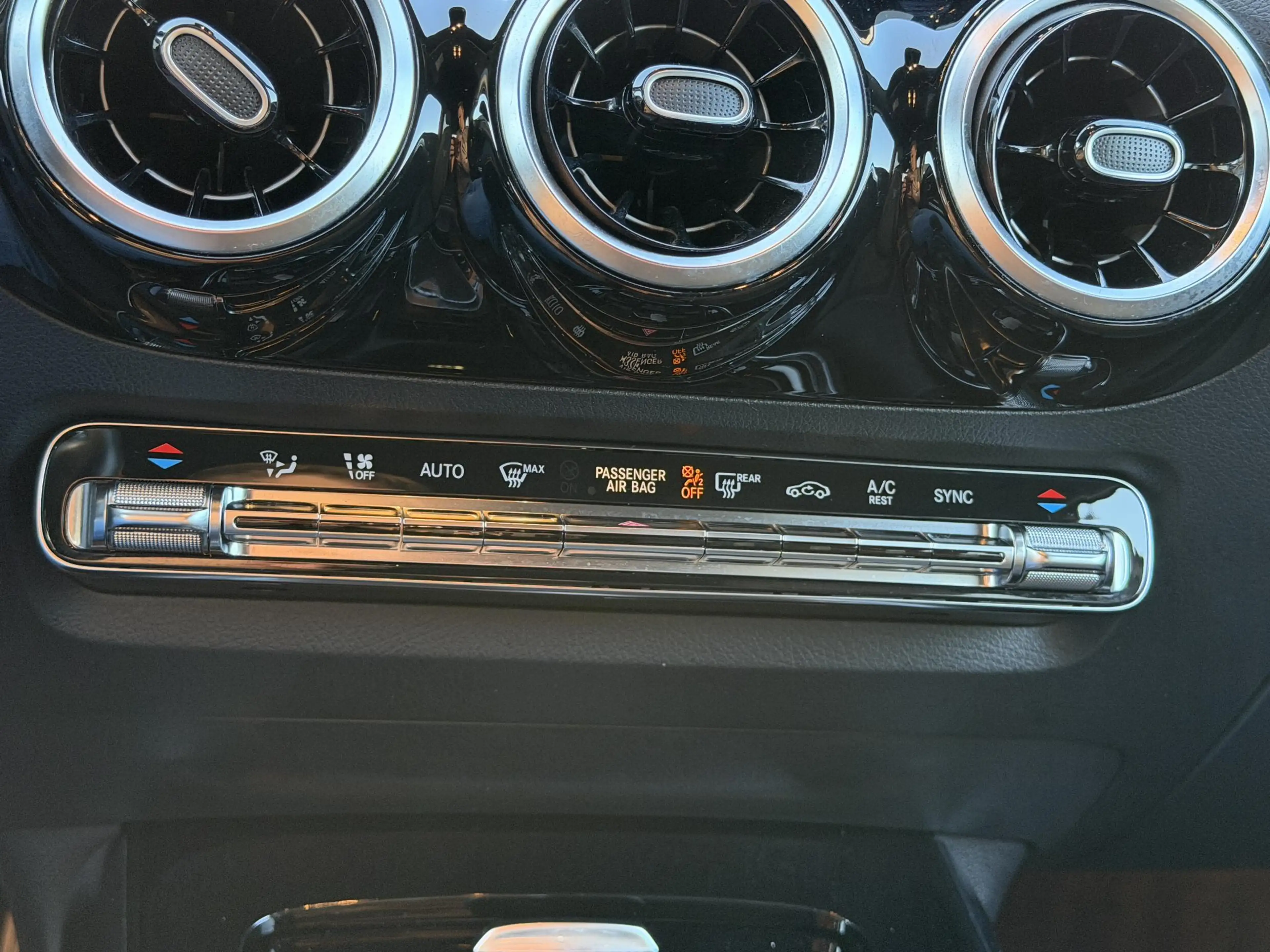 Mercedes-Benz B 180 Advantage — photo 17