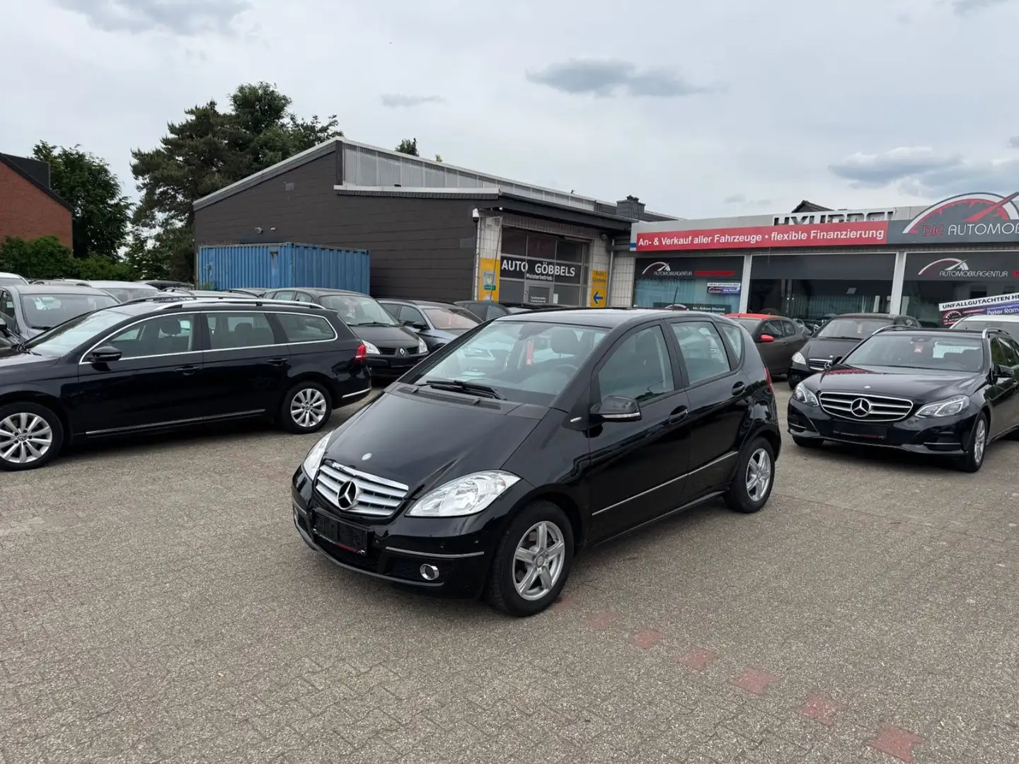 Mercedes-Benz A 180 AUTOMATIK Anh.Kpl Sitzhz Alus 5-trg 2.HAND Schwarz - 1