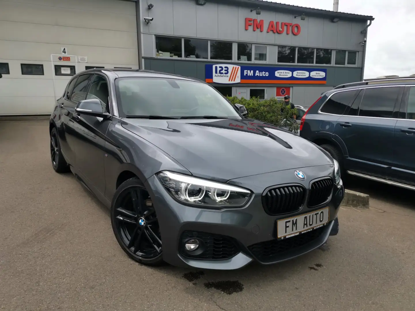 BMW 118 i M Sport Gris - 1