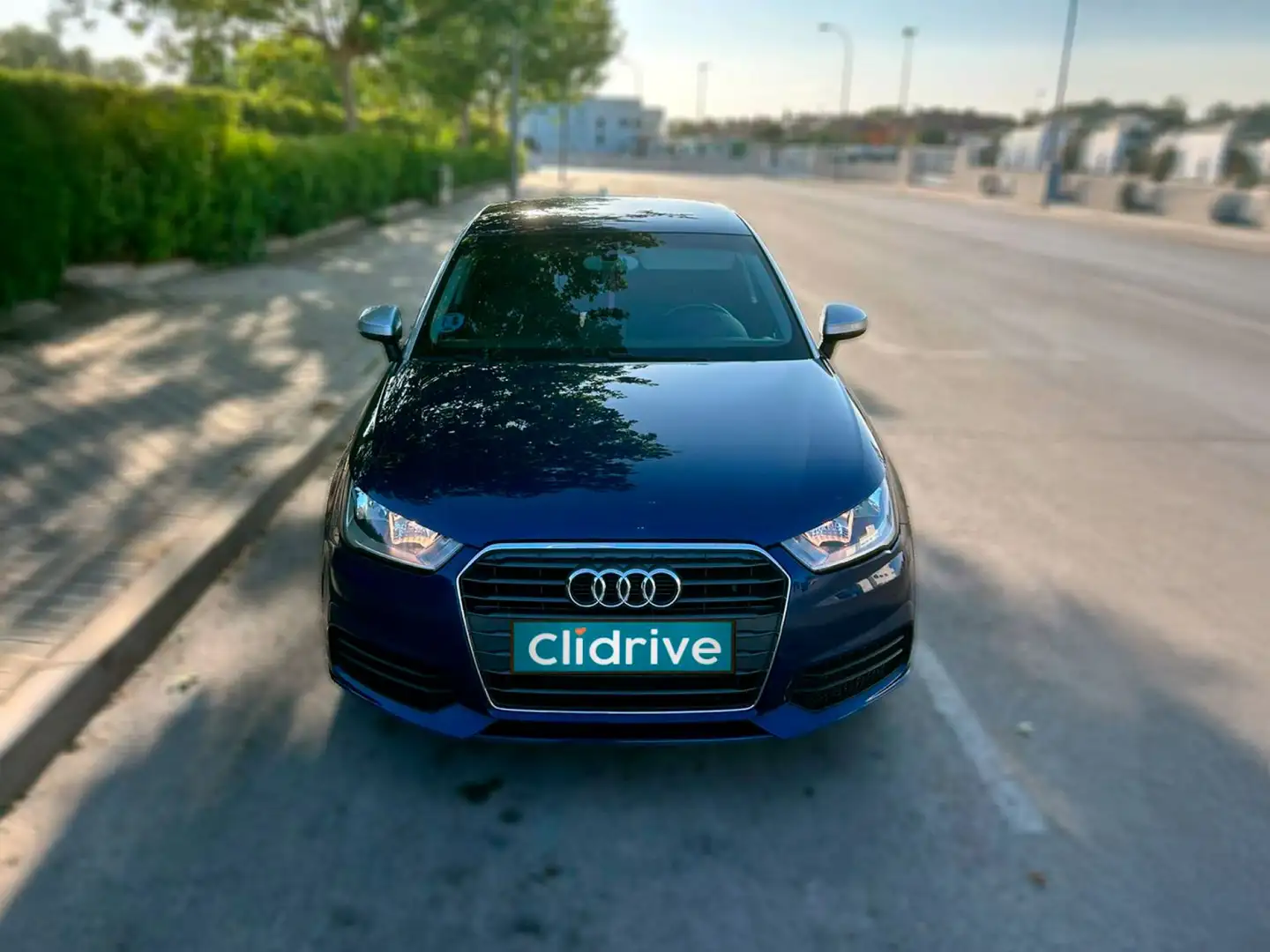 Audi A1 Sportback 1.4TDI Attraction Azul - 2