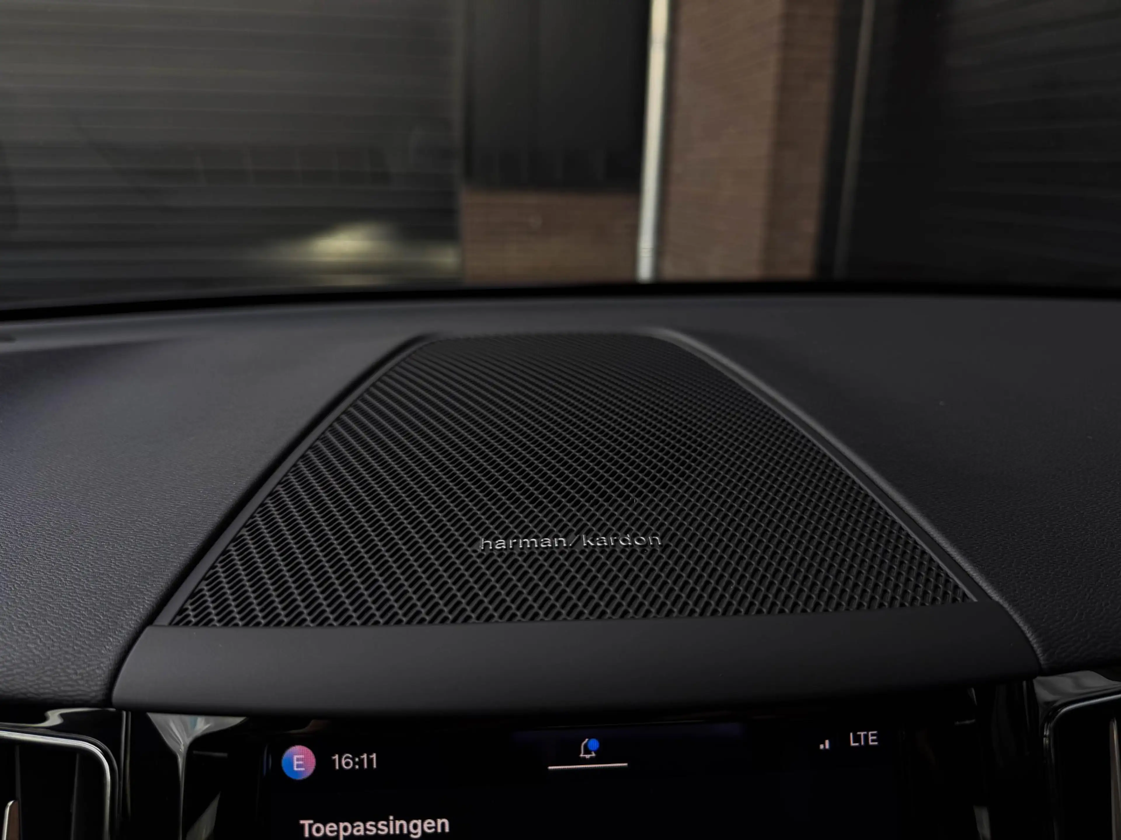 Volvo XC60 2.0 T8 Plug-in hybrid AWD R-Design | Pano | 21" | — photo 13