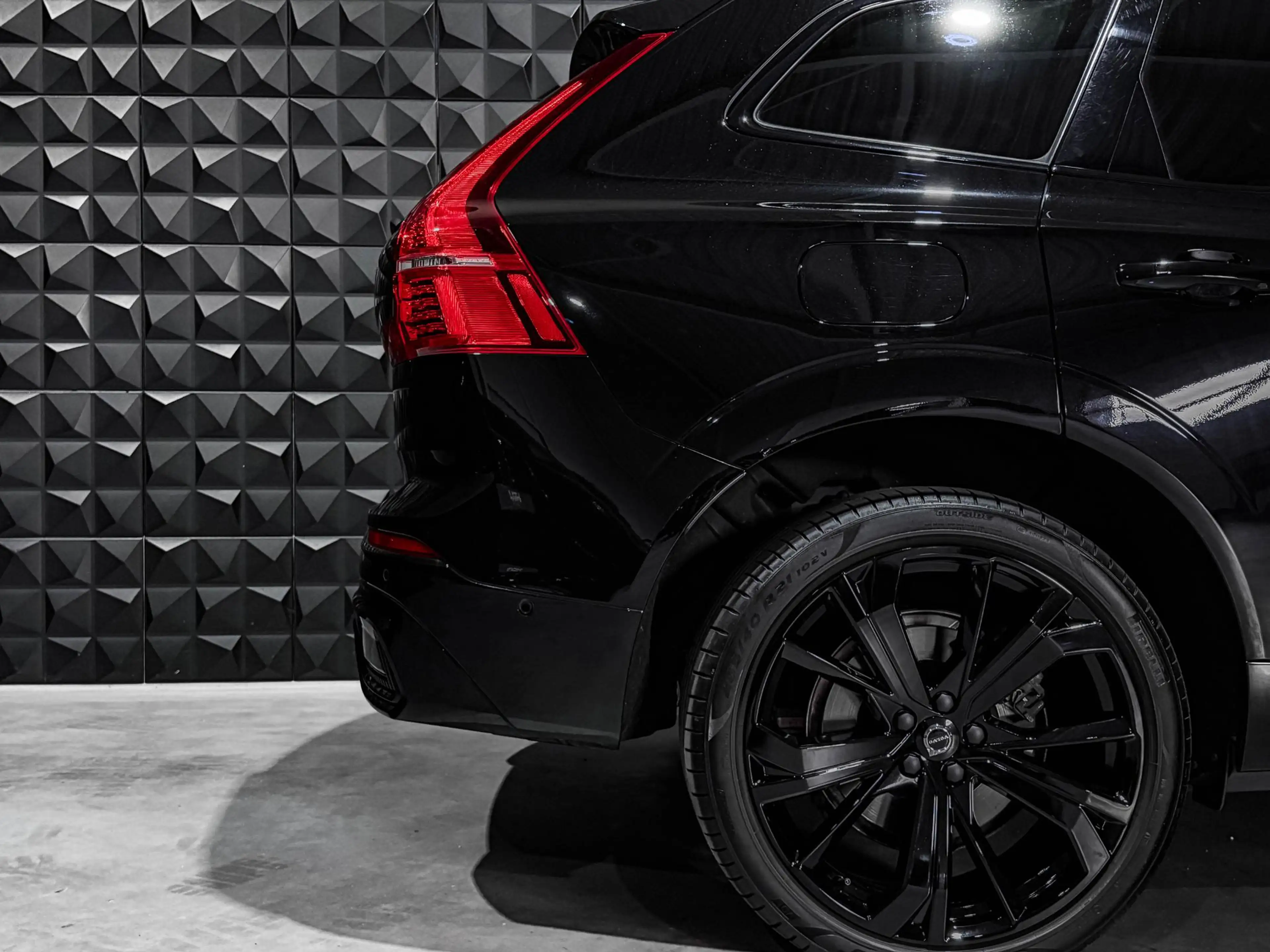 Volvo XC60 2.0 T8 Plug-in hybrid AWD R-Design | Pano | 21" | — photo 29