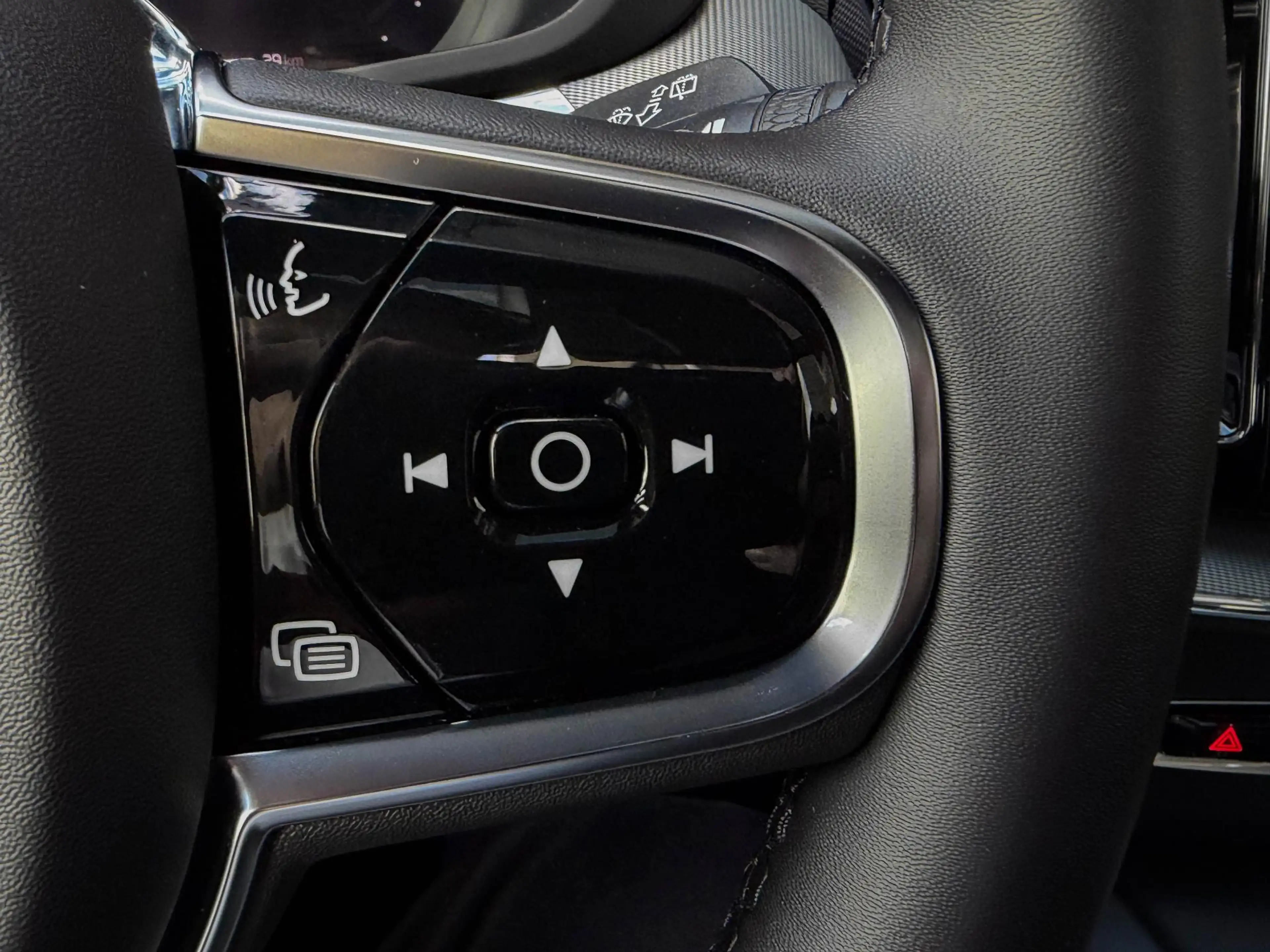 Volvo XC60 2.0 T8 Plug-in hybrid AWD R-Design | Pano | 21" | — photo 33