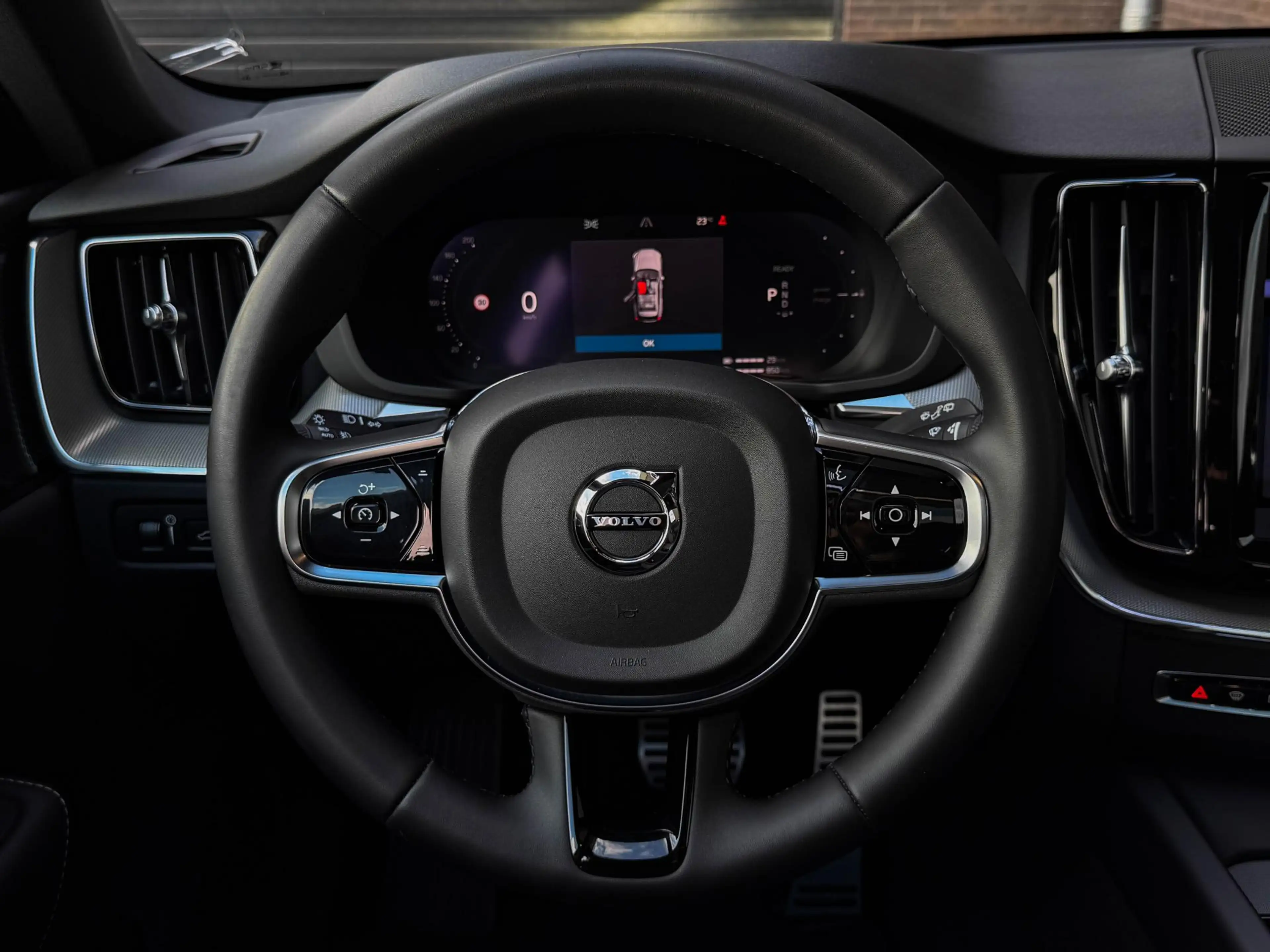 Volvo XC60 2.0 T8 Plug-in hybrid AWD R-Design | Pano | 21" | — photo 31