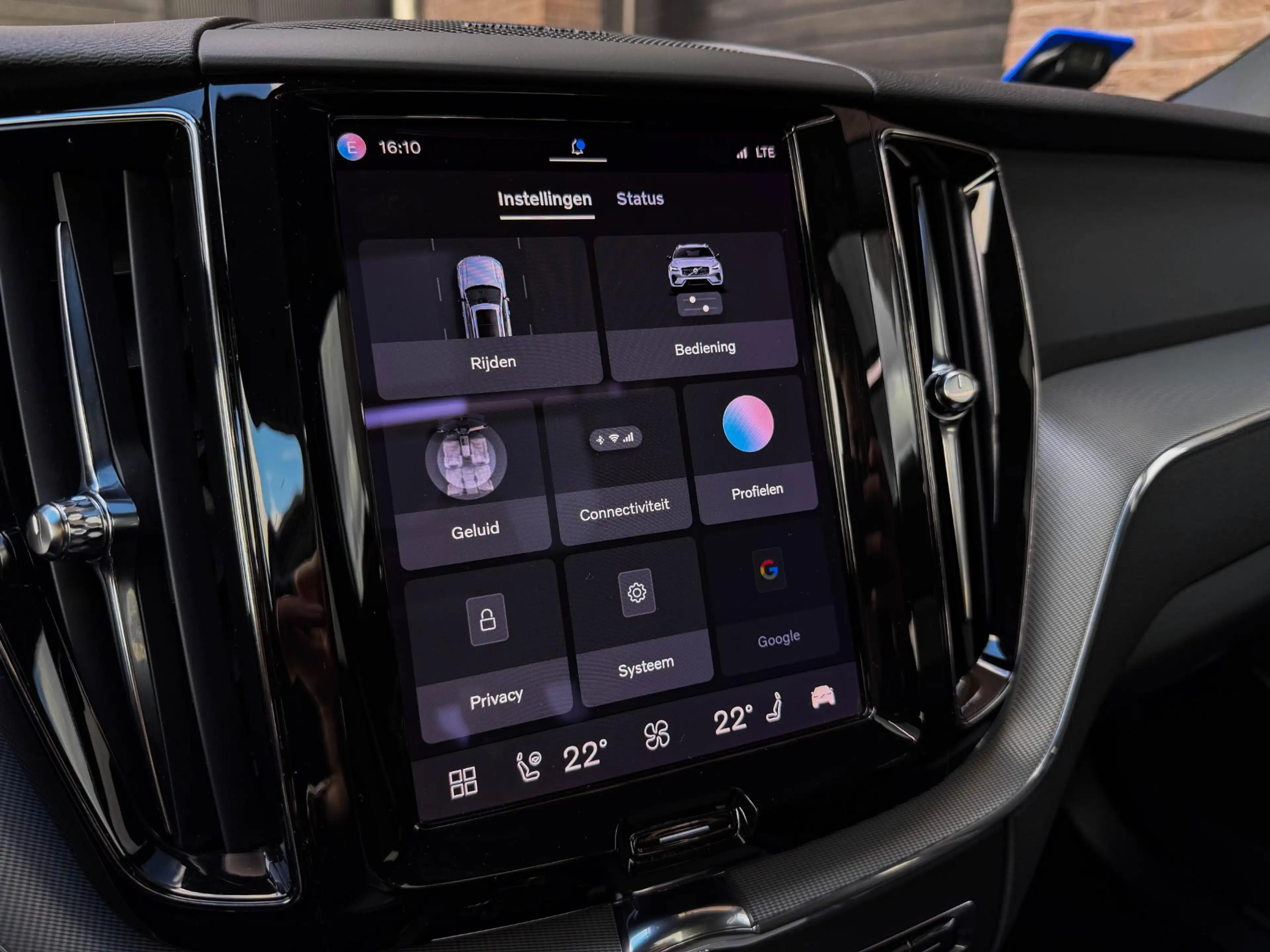 Volvo XC60 2.0 T8 Plug-in hybrid AWD R-Design | Pano | 21" | — photo 17
