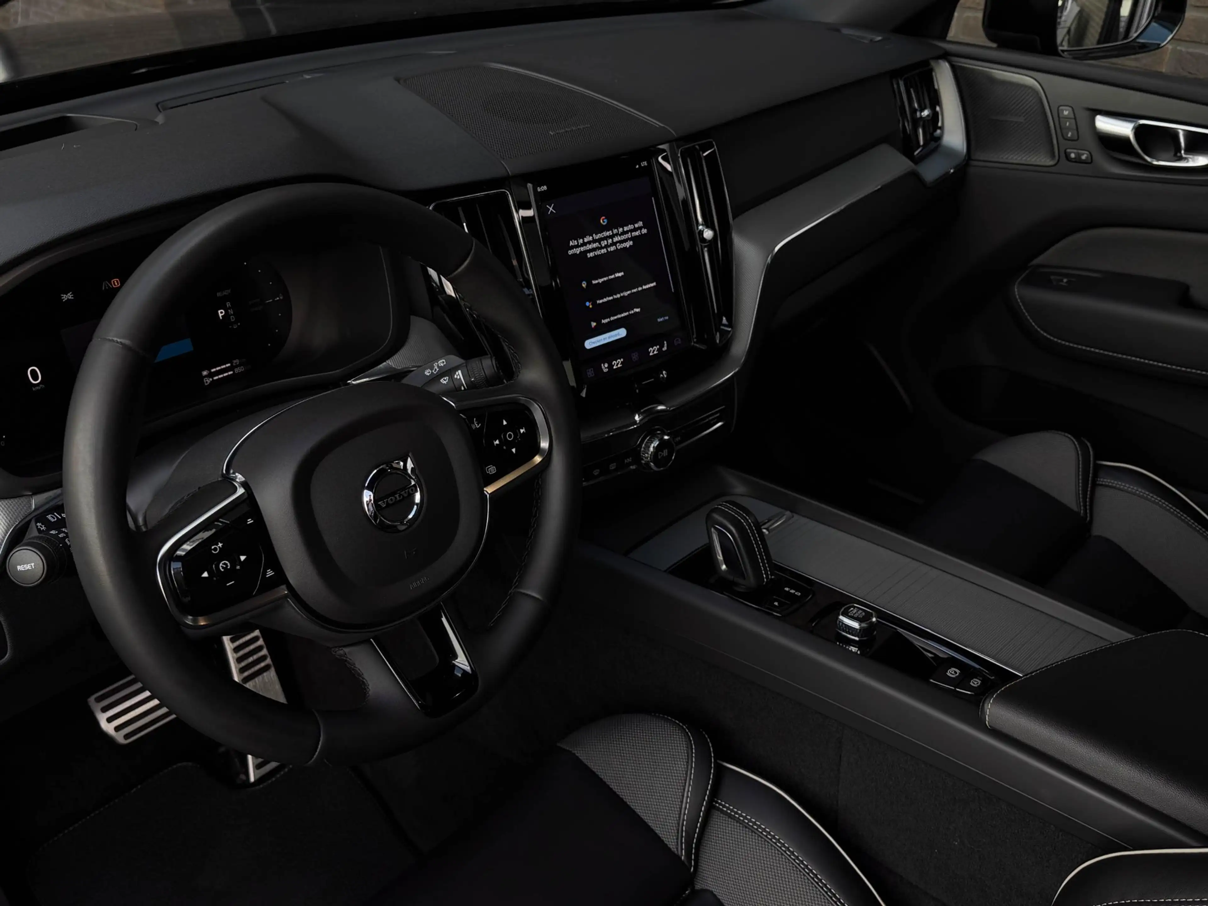Volvo XC60 2.0 T8 Plug-in hybrid AWD R-Design | Pano | 21" | — photo 12