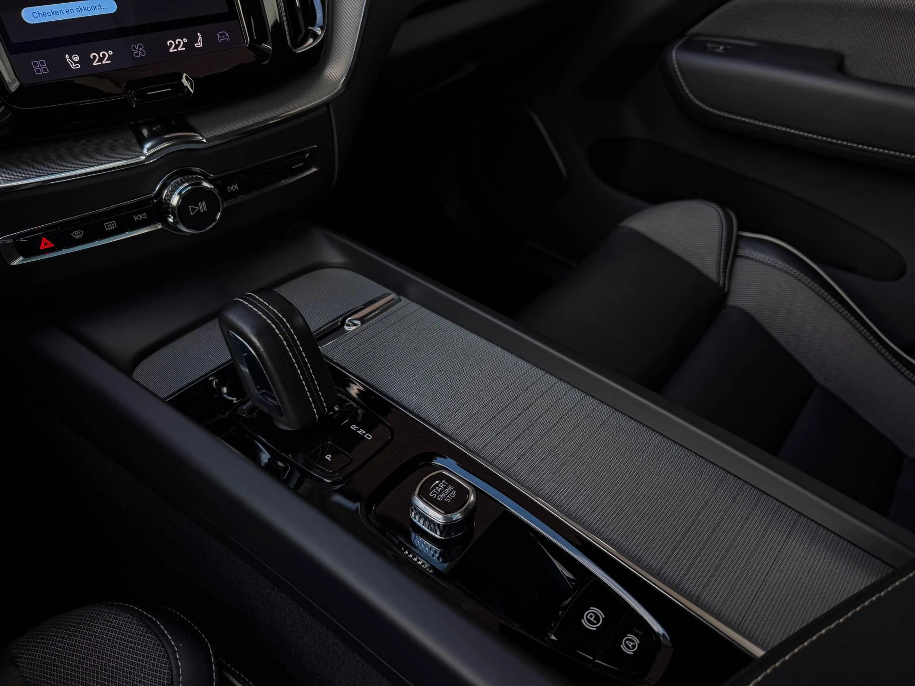 Volvo XC60 2.0 T8 Plug-in hybrid AWD R-Design | Pano | 21" | — photo 16