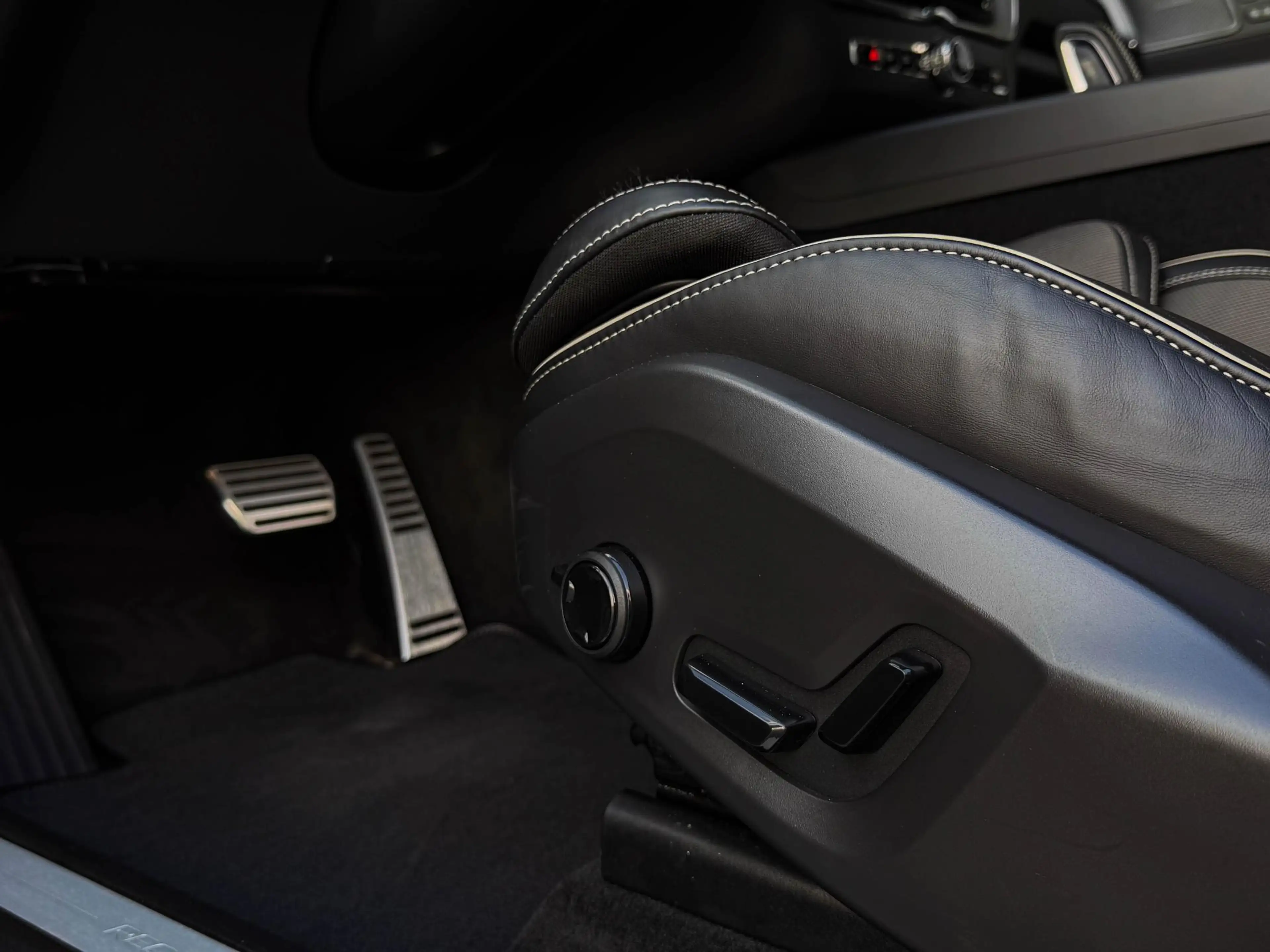 Volvo XC60 2.0 T8 Plug-in hybrid AWD R-Design | Pano | 21" | — photo 10