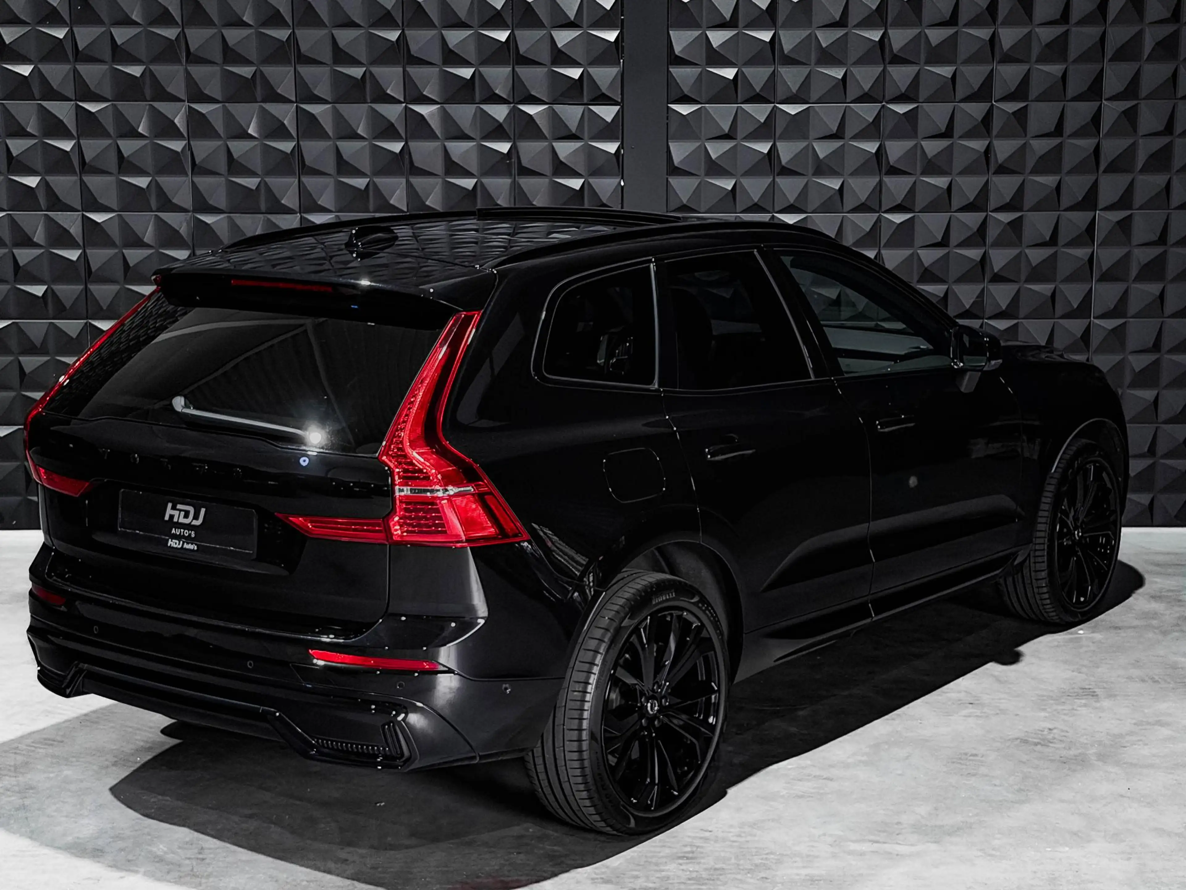 Volvo XC60 2.0 T8 Plug-in hybrid AWD R-Design | Pano | 21" | — photo 42