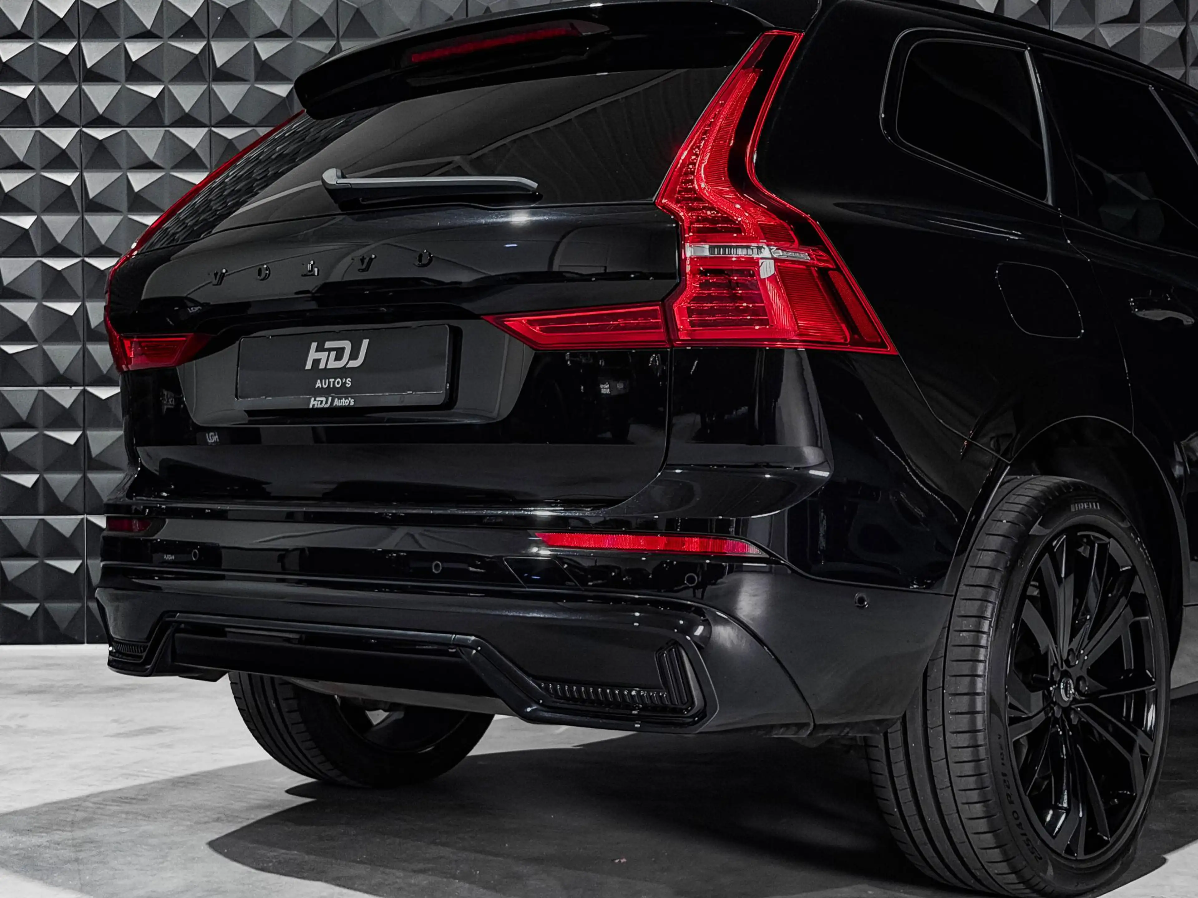 Volvo XC60 2.0 T8 Plug-in hybrid AWD R-Design | Pano | 21" | — photo 7