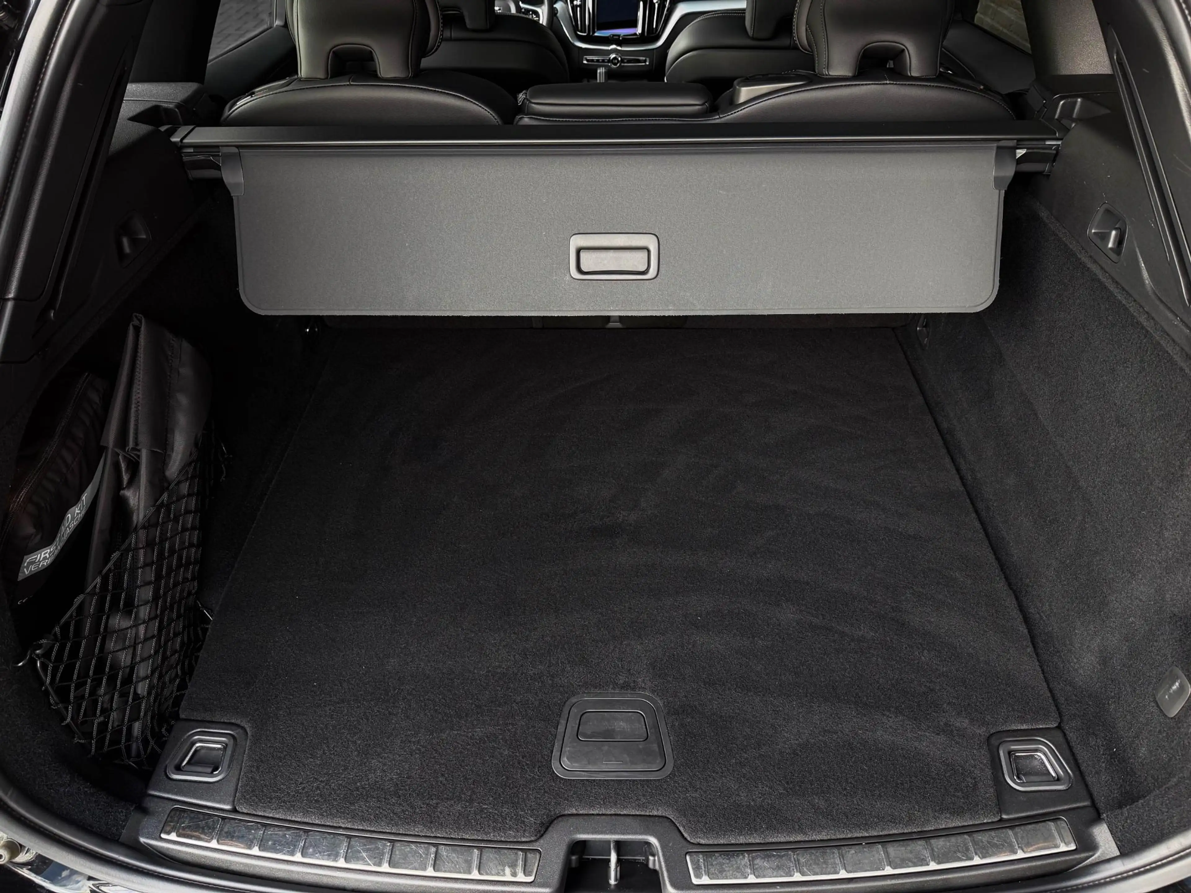 Volvo XC60 2.0 T8 Plug-in hybrid AWD R-Design | Pano | 21" | — photo 39